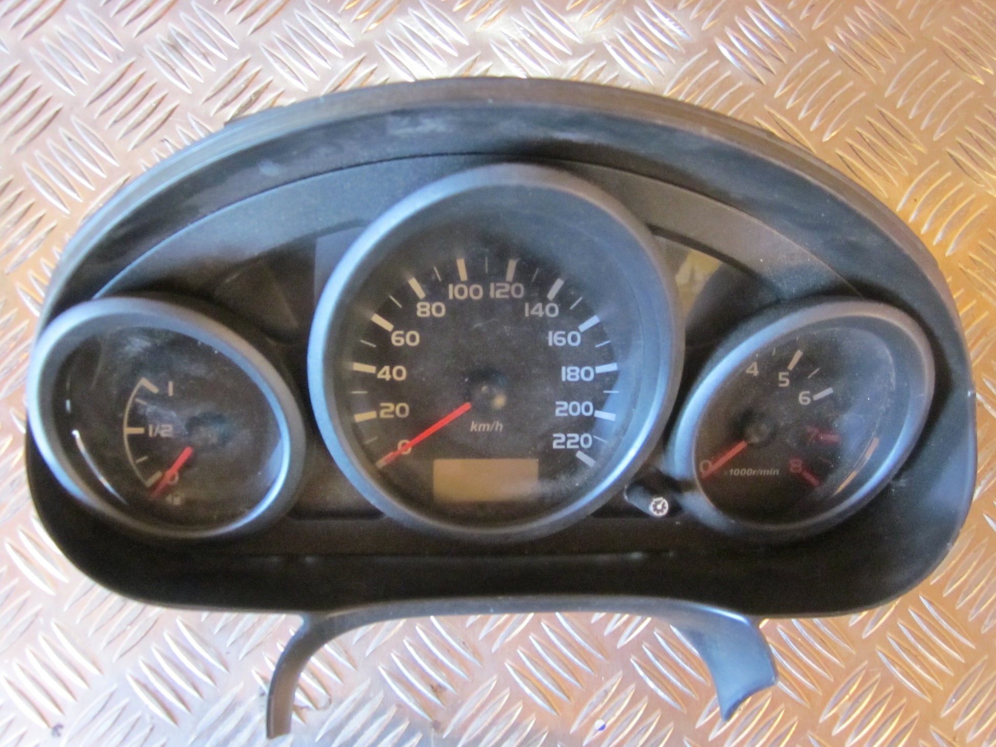 Mitsubishi Colt Speedometer - Instrument Med OEM Nr. Ophugger Fra Mitsubishi Ophugger