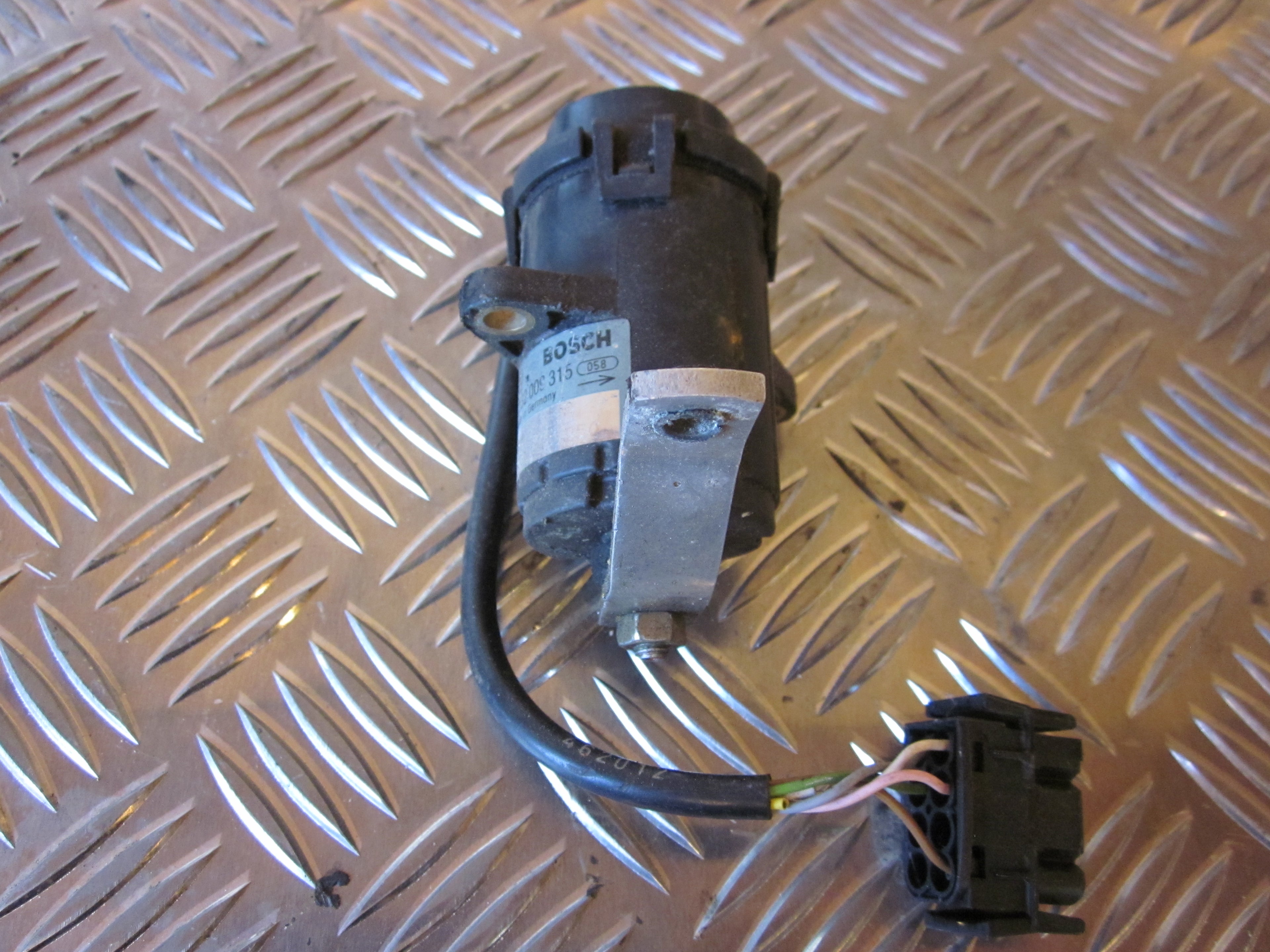 BMW 5-Serie E34 Gasspjældspotentiometer Med OEM Nr. Ophugger Fra BMW Ophugger