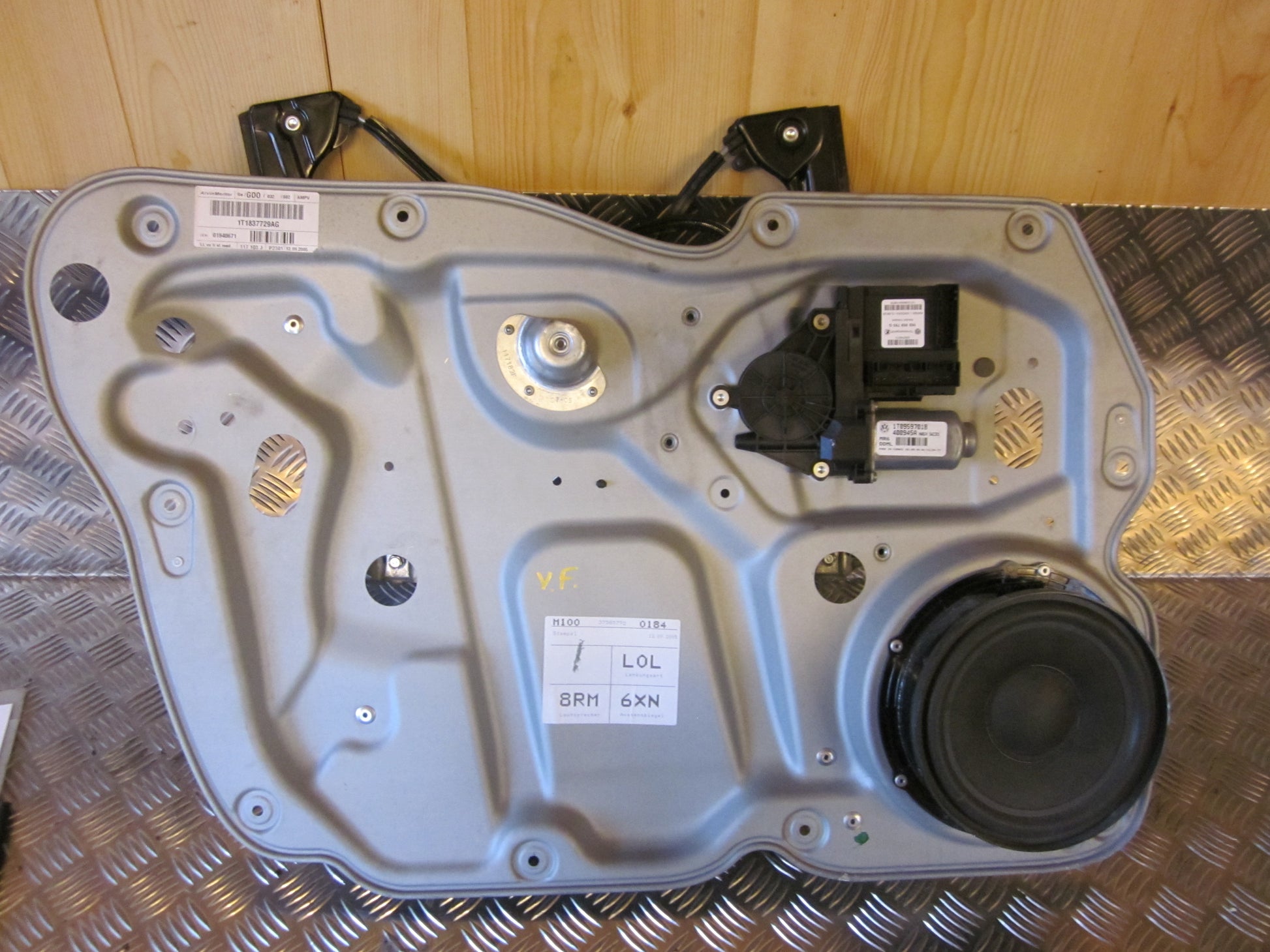 VW Touran 1T GP Rudemotor - Rudehejs Med OEM Nr. 1T0959701B Fra VW Ophugger