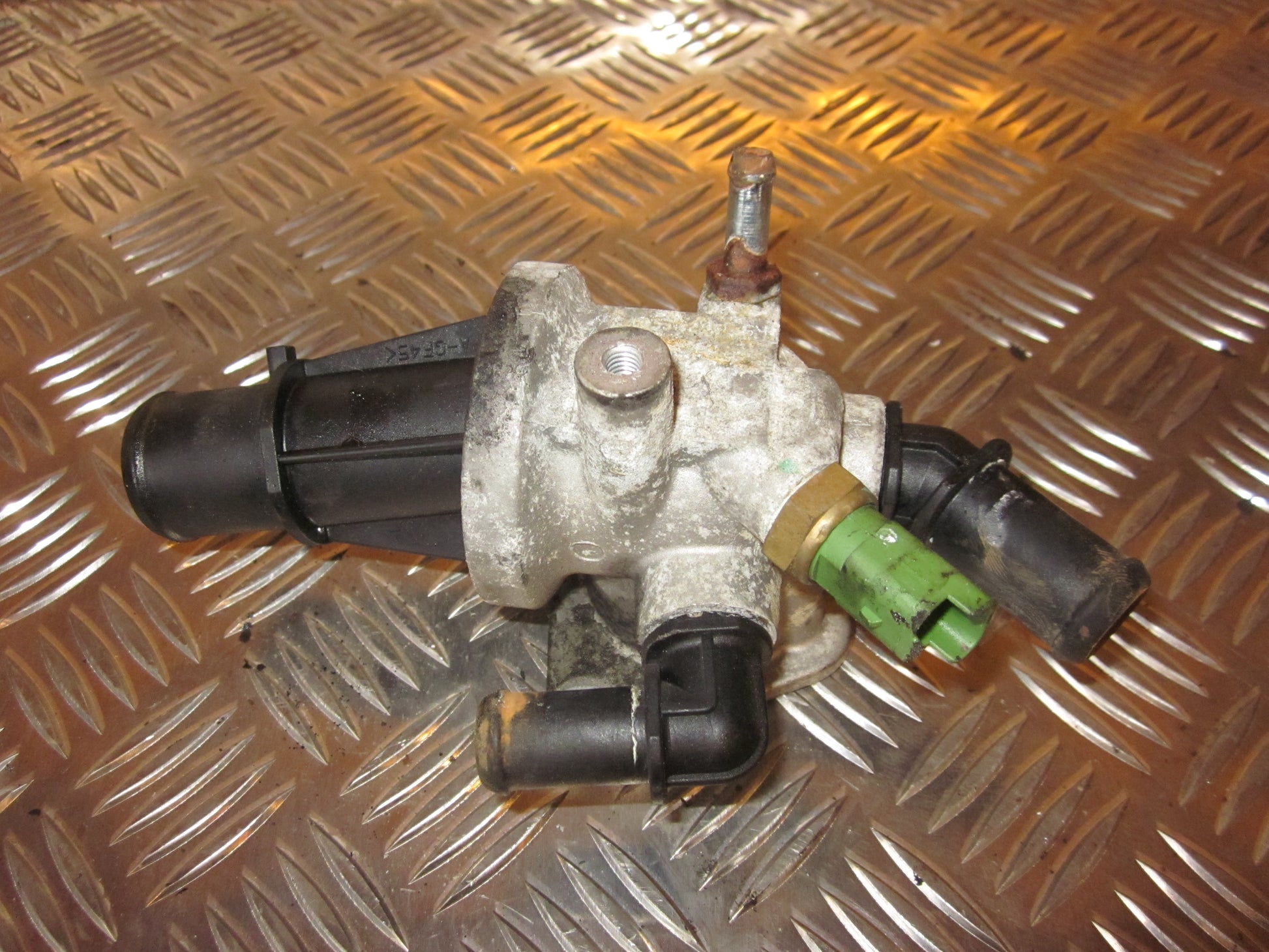 Opel Combo C Termostathus Med OEM Nr. Ophugger Fra Opel Ophugger