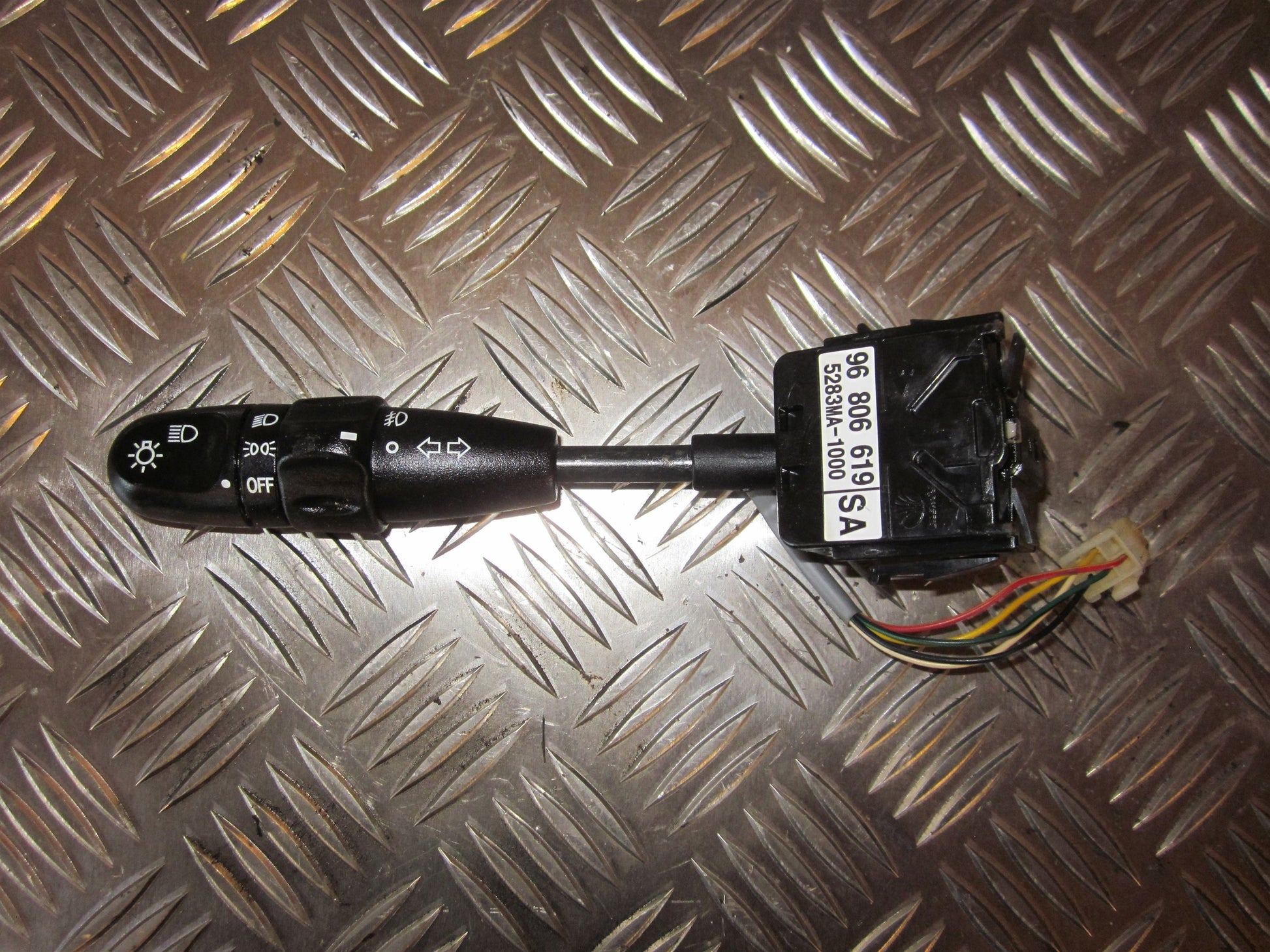 Chevrolet Aveo Kontakt Blink Med OEM Nr. Ophugger Fra Chevrolet Ophugger