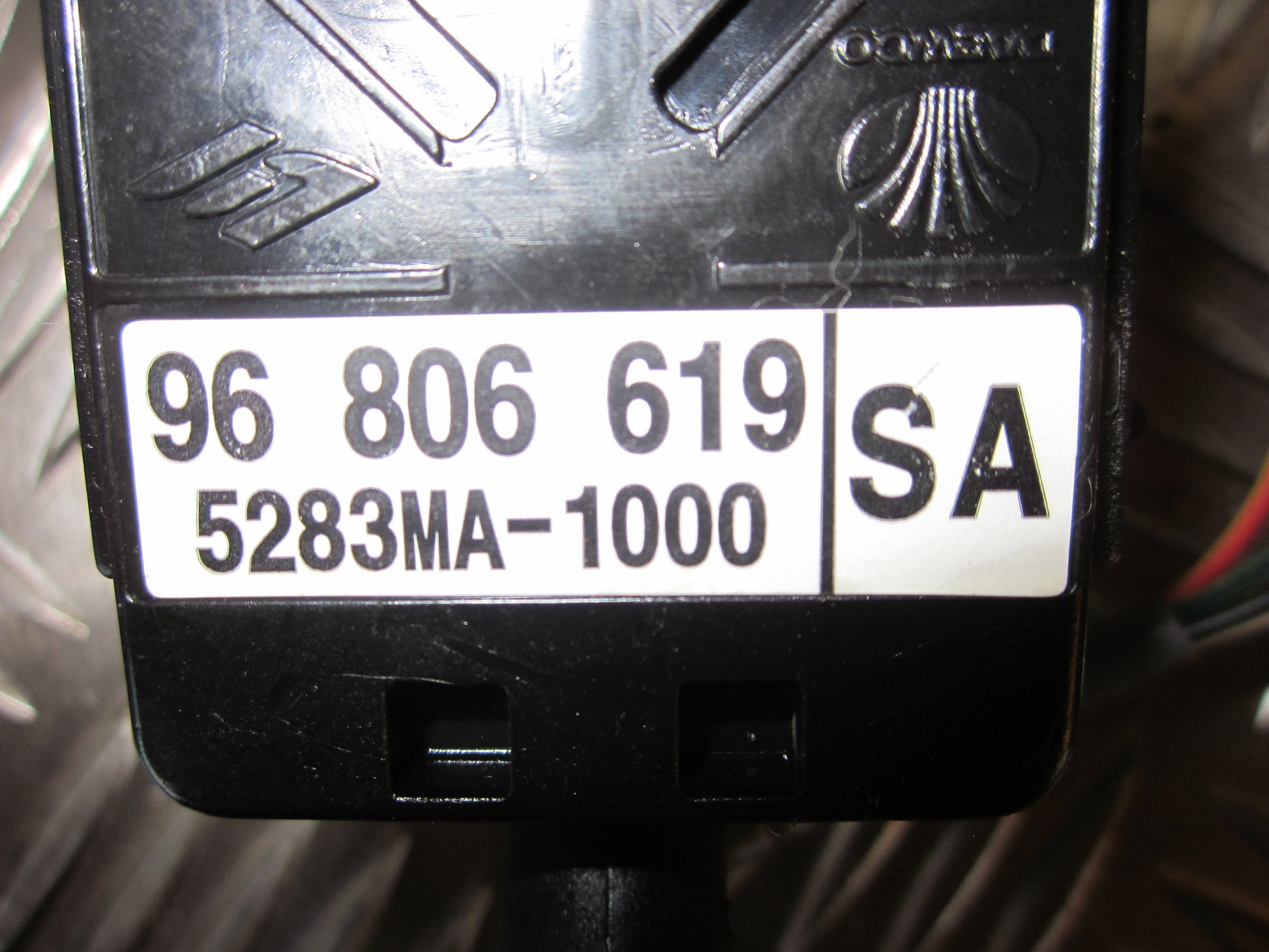 Chevrolet Aveo Kontakt Blink Med OEM Nr. Ophugger Fra Chevrolet Ophugger