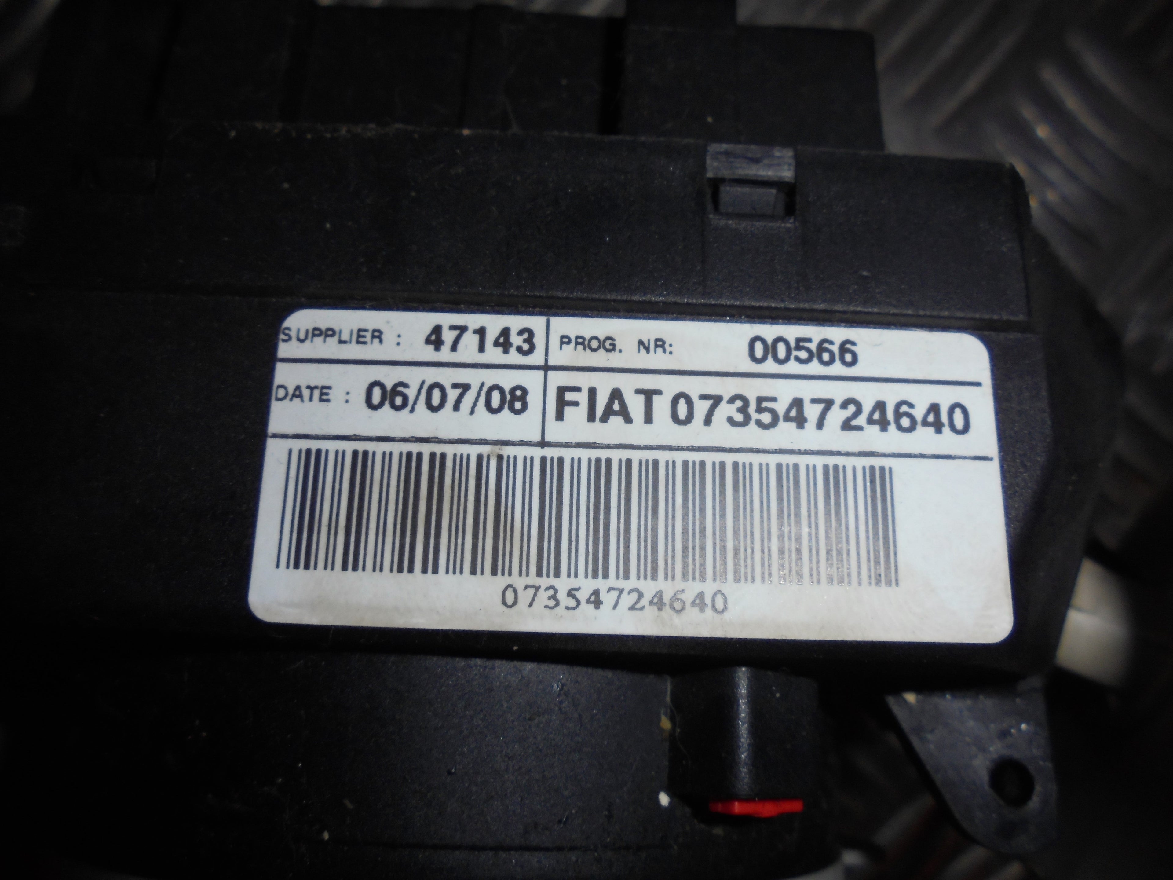 Fiat 500 Kontakt Combi Med OEM Nr. 07354724640 Fra Fiat Ophugger