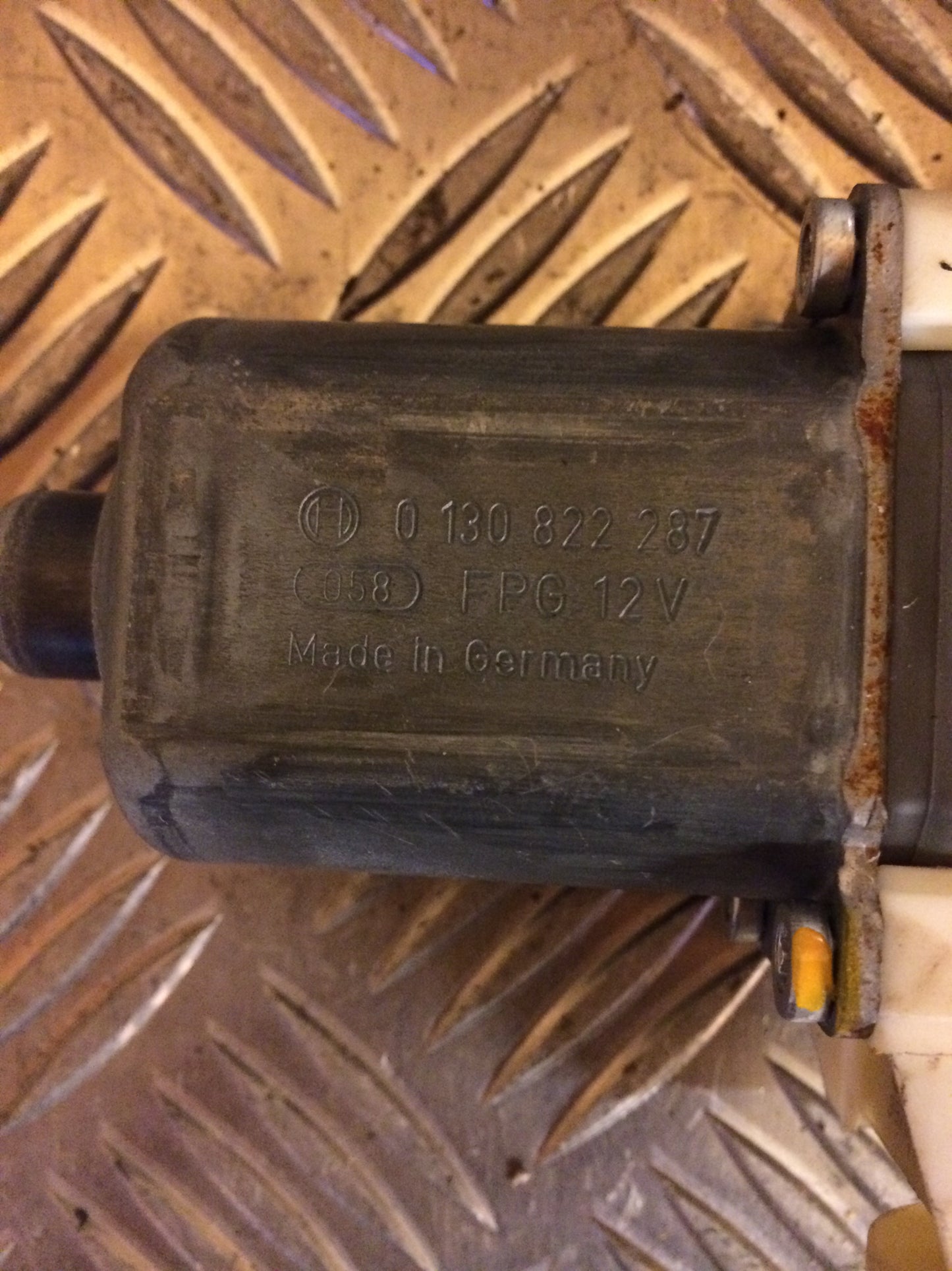 Ford Mondeo 4 Rudemotor - Rudehejs Med OEM Nr. Ophugger Fra Ford Ophugger