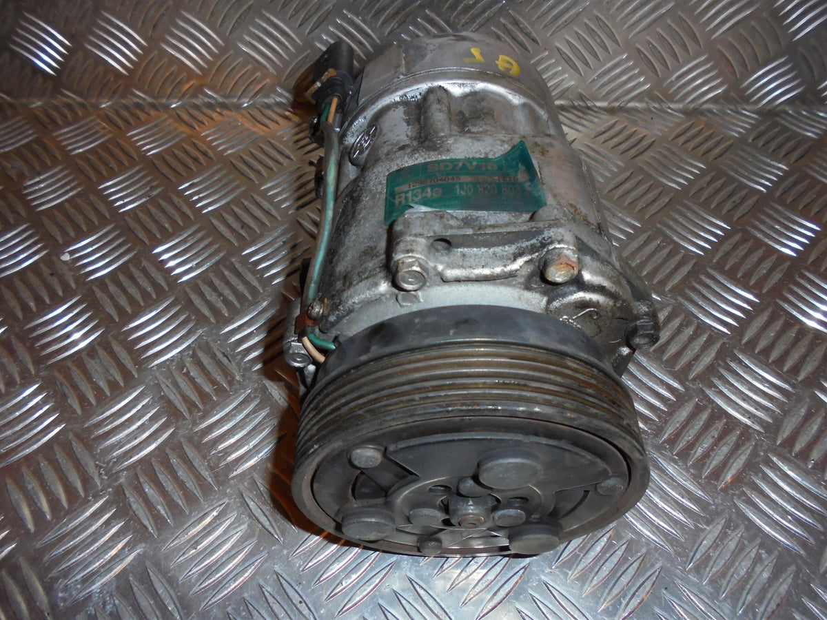 VW Golf 4 1J Aircondition Pumpe Med OEM Nr. 1J0820803F Fra VW Ophugger