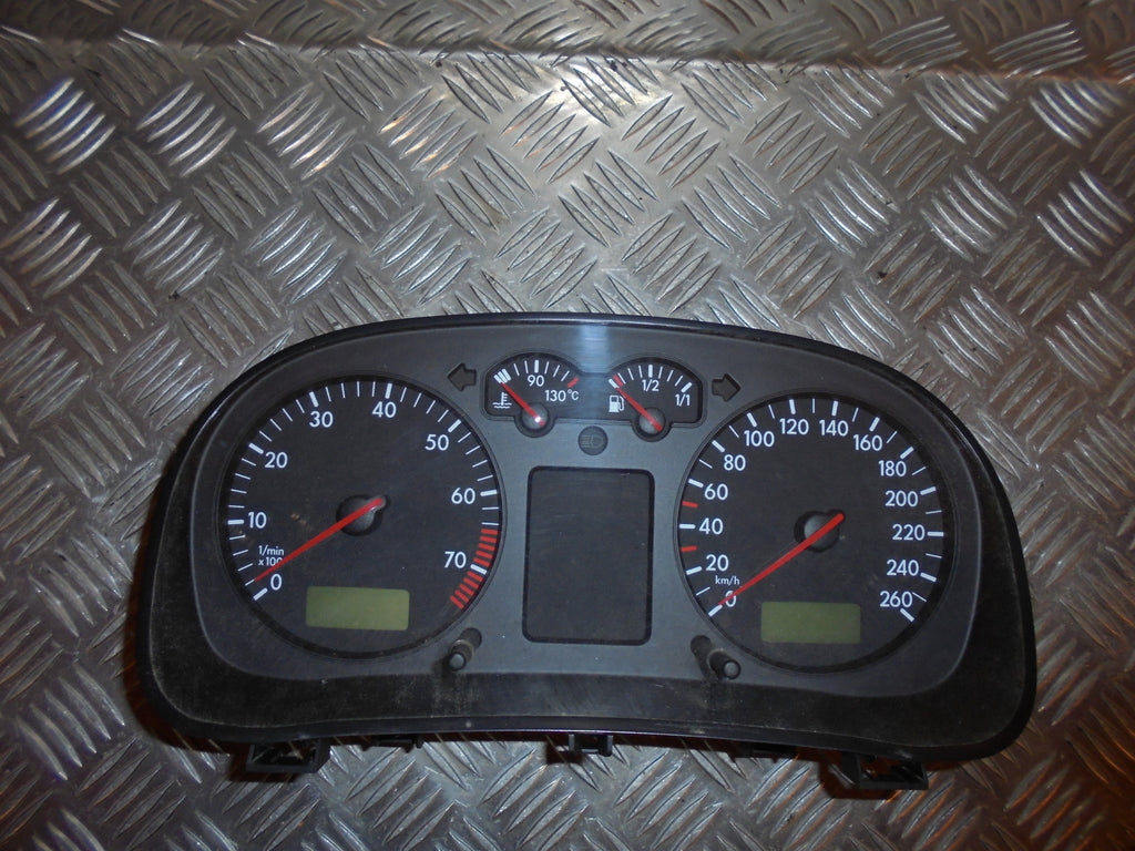 VW Golf 4 1J Speedometer - Instrument Med OEM Nr. 1J0920805B Fra VW Ophugger