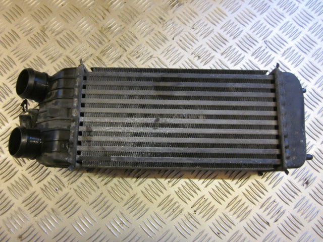 Peugeot 207 Køler Intercooler Med OEM Nr. Ophugger Fra Peugeot Ophugger