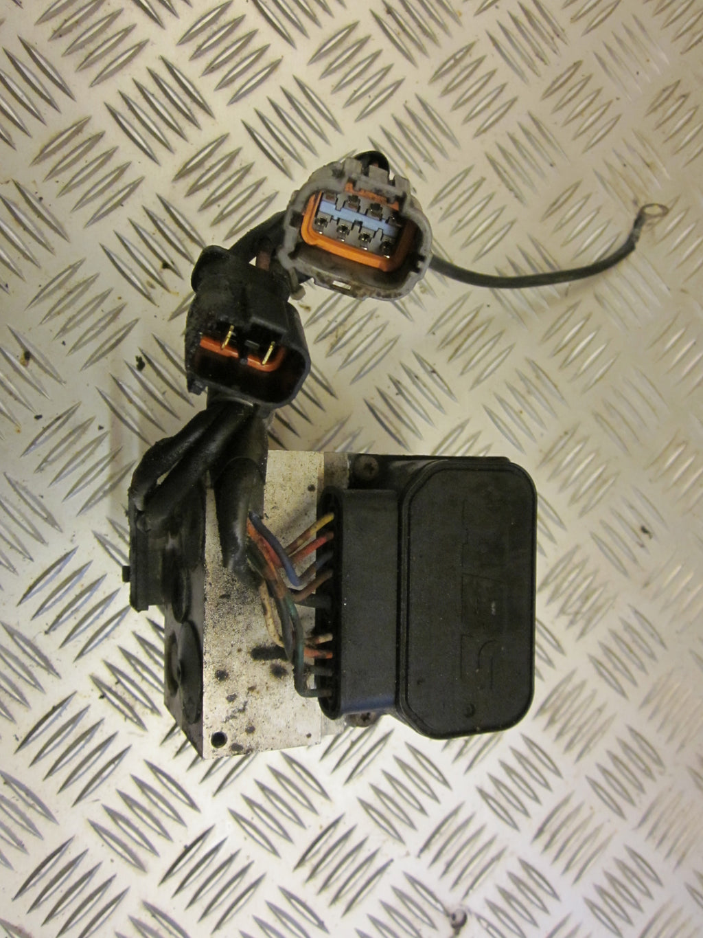 Nissan Primera P11 ABS Pumpe Med OEM Nr. 0265214411 Fra Nissan Ophugger