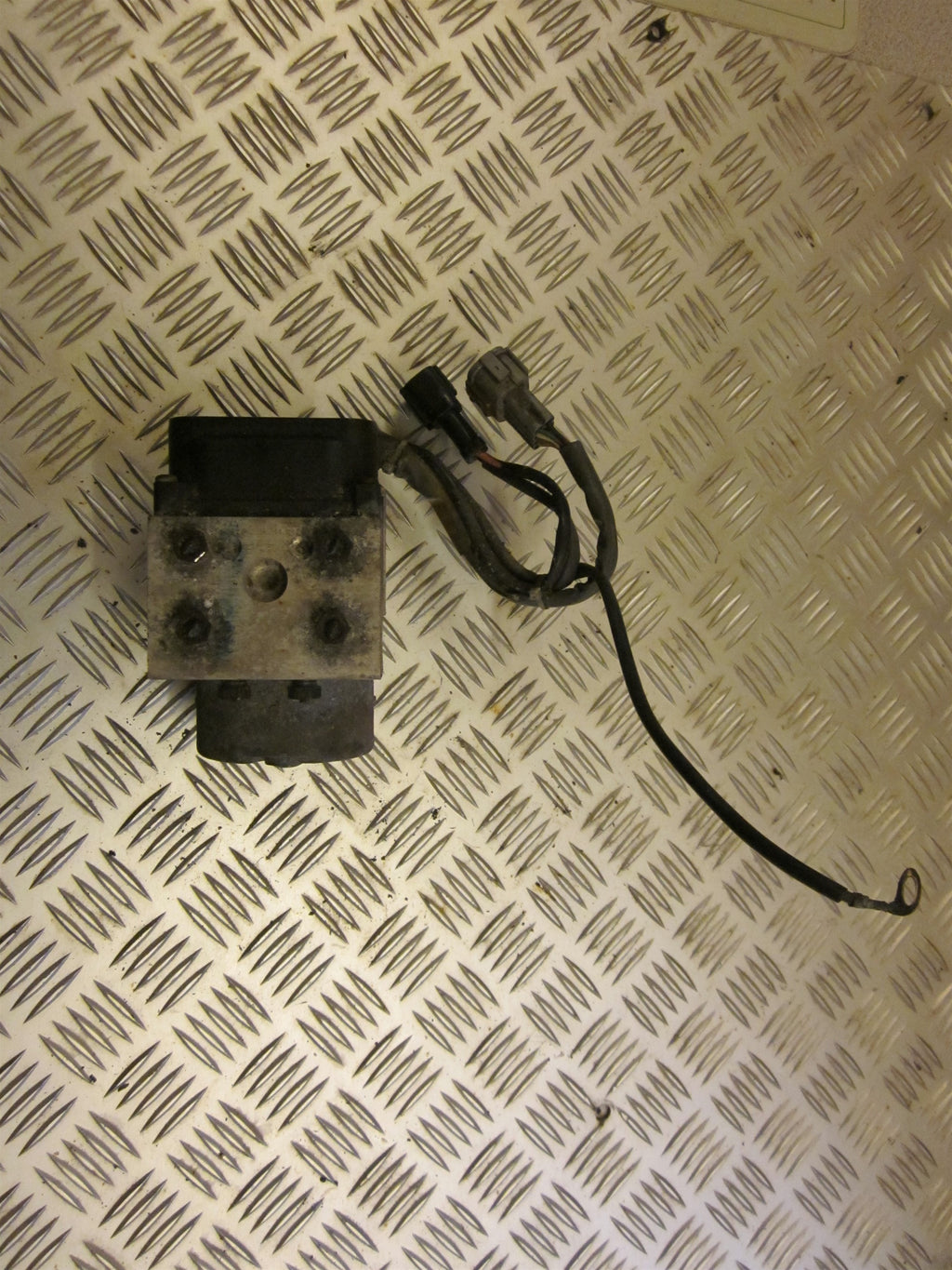Nissan Primera P11 ABS Pumpe Med OEM Nr. 0265214411 Fra Nissan Ophugger