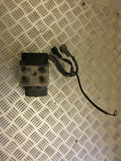Nissan Primera P11 Abs Pumpe Med OEM Nr. 0265214411 Fra Nissan Ophugger
