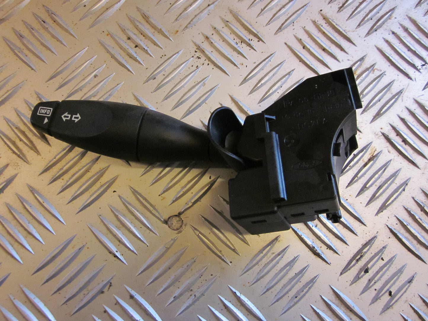 Ford Mondeo 3 Kontakt Blink Med OEM Nr. Ophugger Fra Ford Ophugger