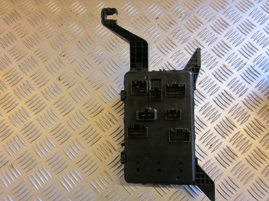 Ford Mondeo 3 Sikringsboks Med OEM Nr. Ophugger Fra Ford Ophugger