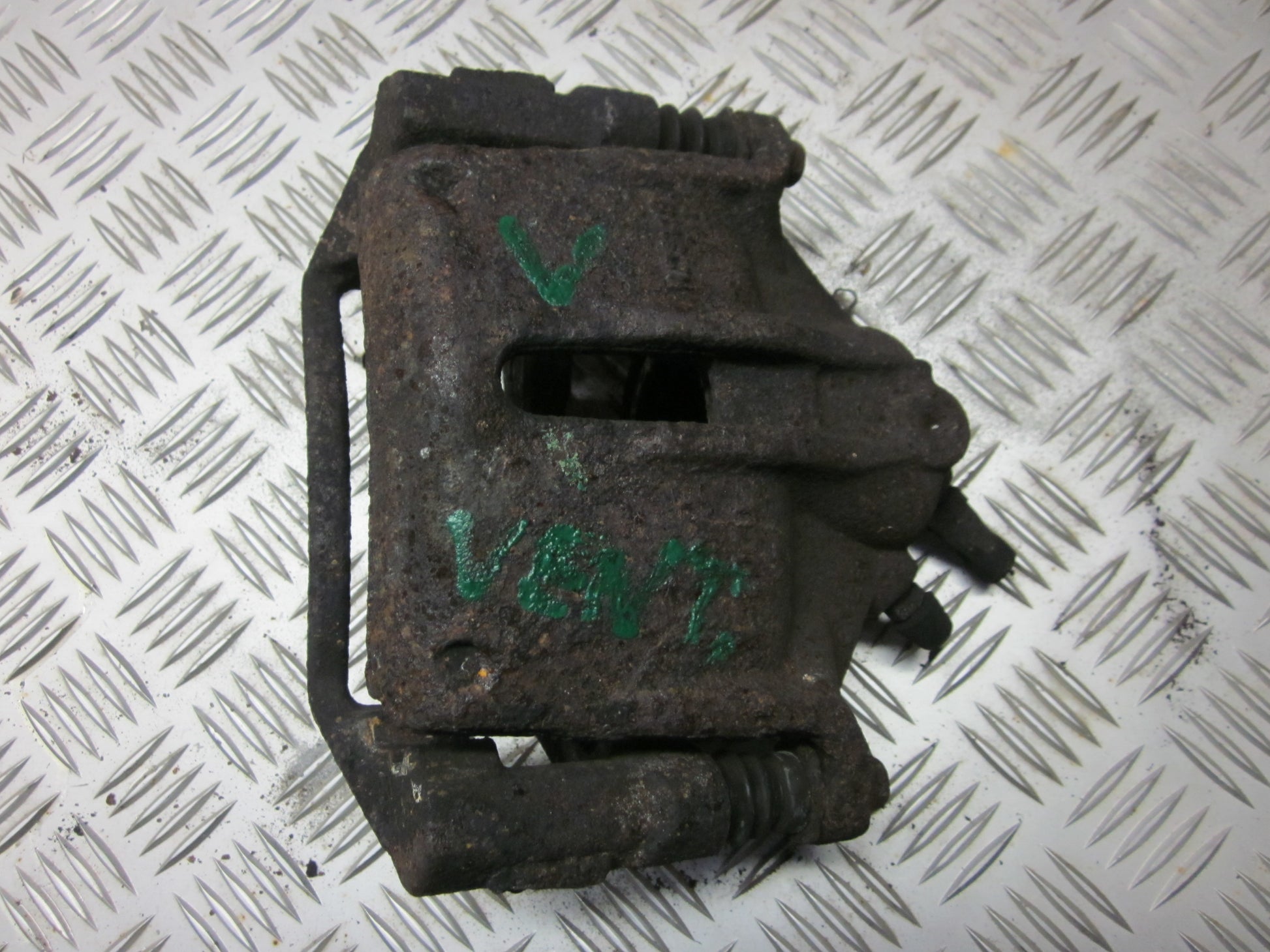 Ford Mondeo 3 Bremsekaliber VF Med OEM Nr. 2218067 Fra Ford Ophugger