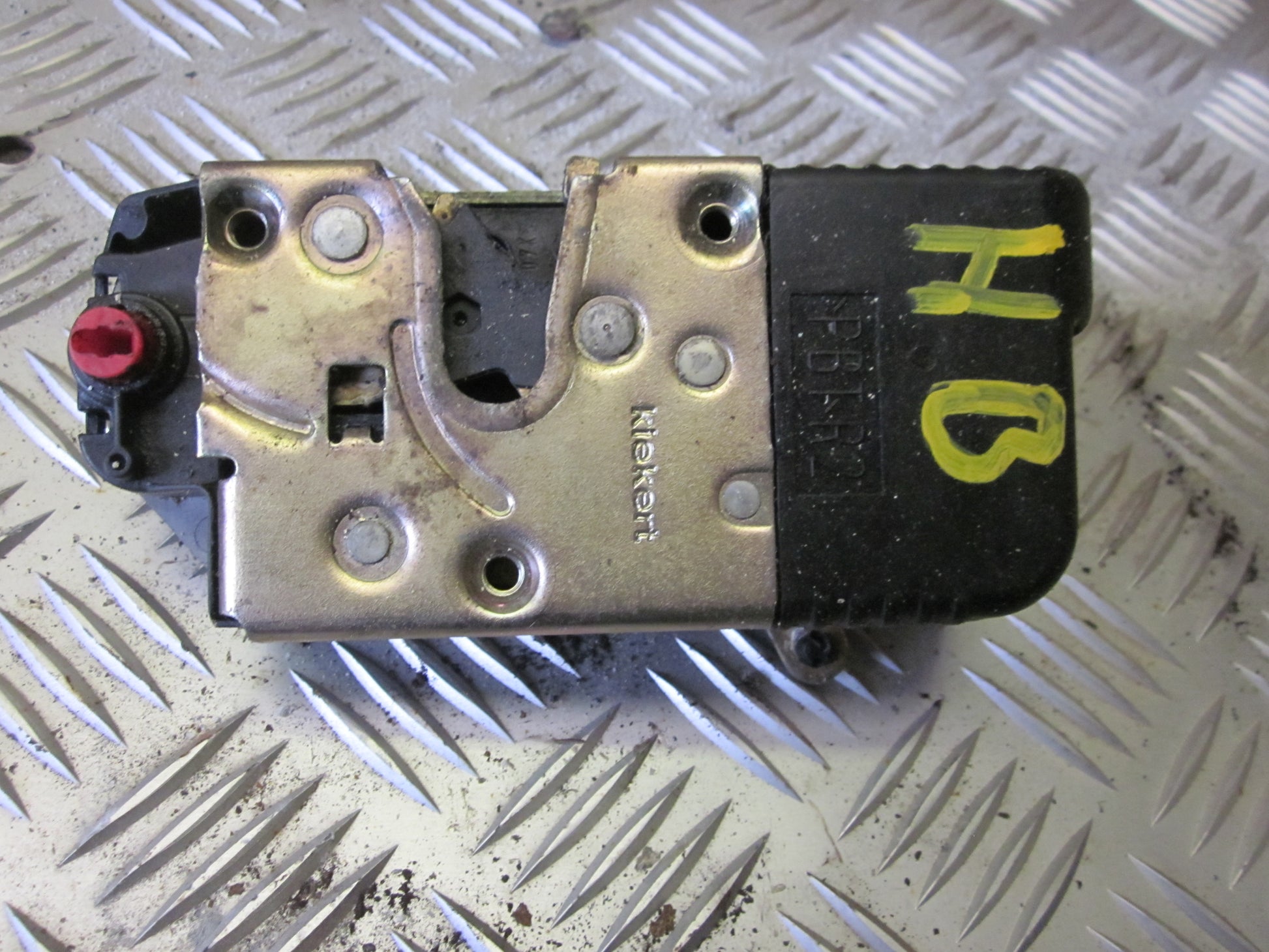 Peugeot 406 Dørlås Med OEM Nr. Ophugger Fra Peugeot Ophugger