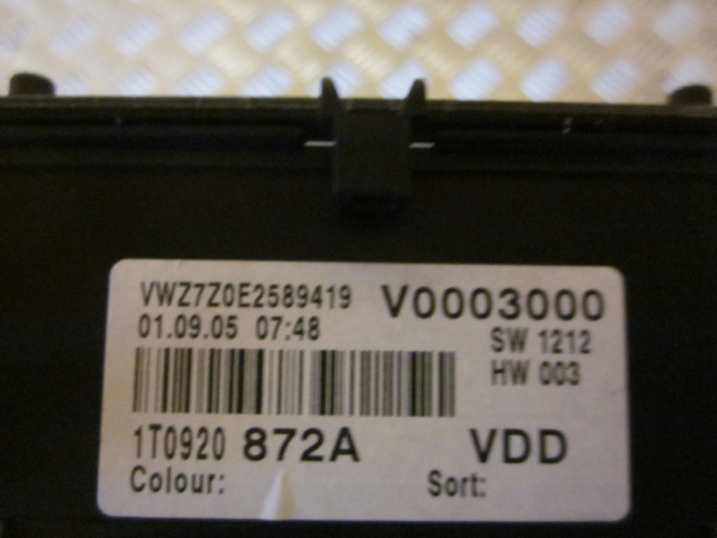 VW Touran 1T/Gp Speedometer - Instrument Med OEM Nr. 1T0920872A Fra VW Ophugger