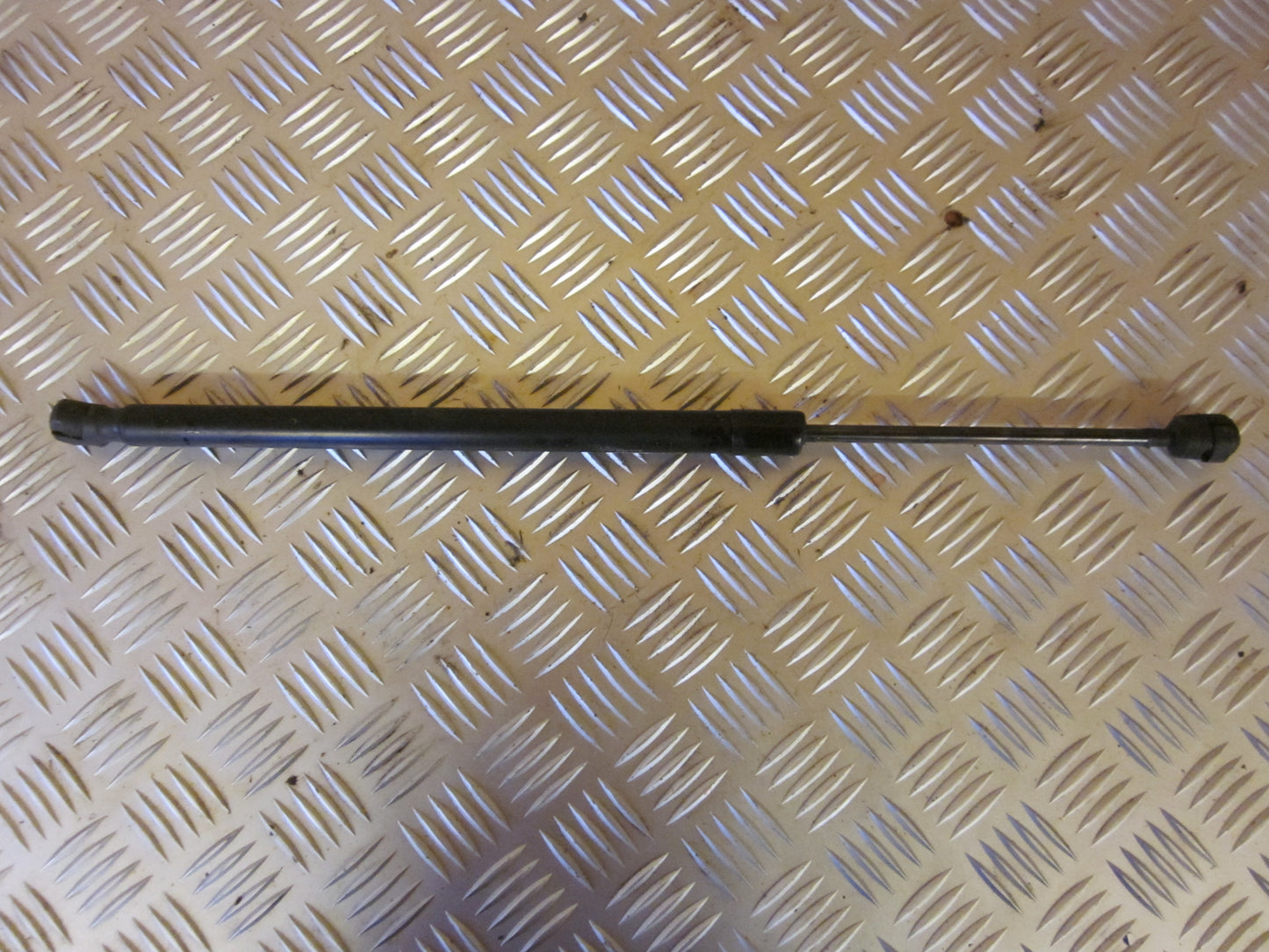 VW Touran 1T GP Bagklapsdæmper Med OEM Nr. Ophugger Fra VW Ophugger