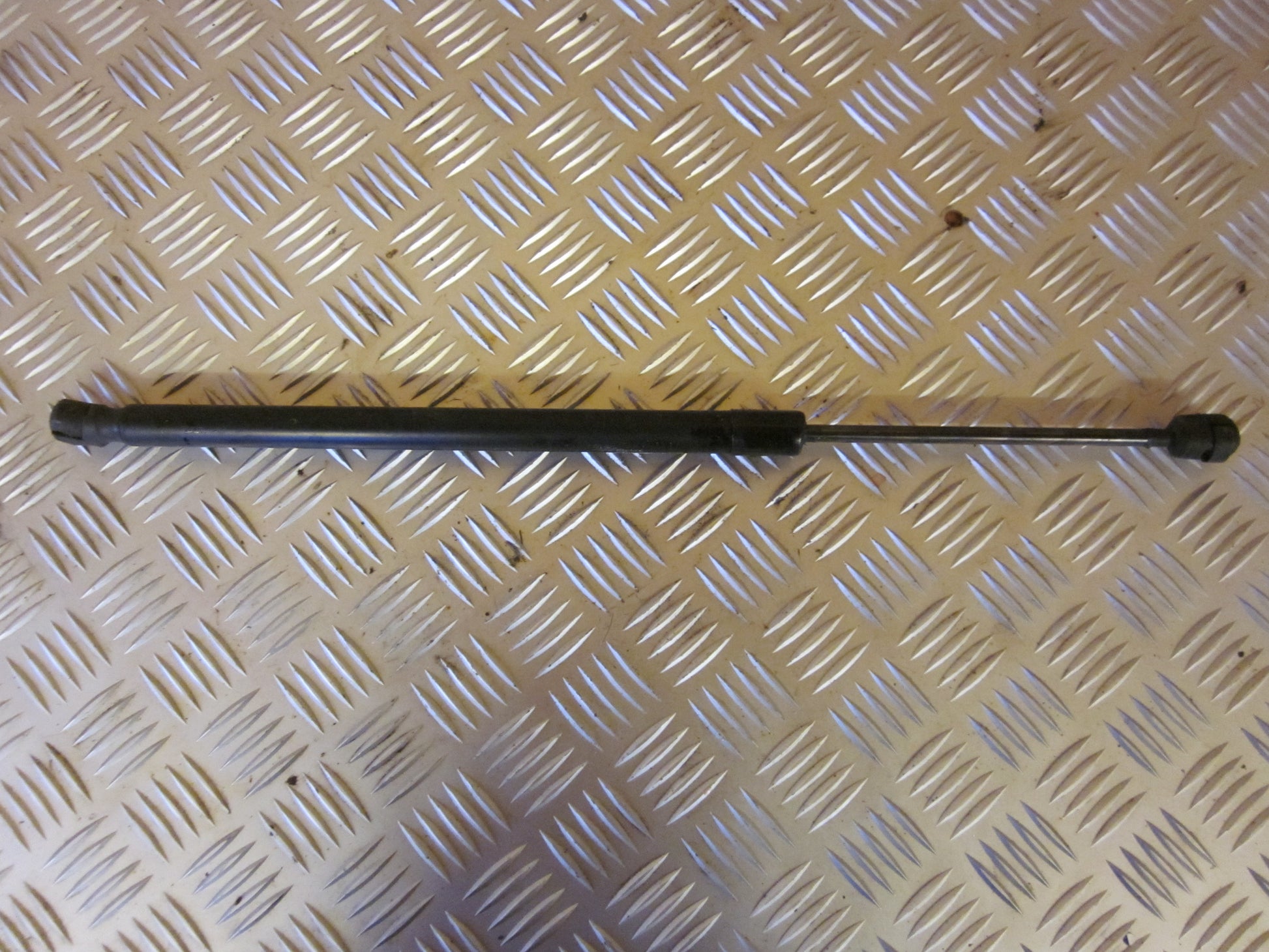 VW Touran 1T GP Bagklapsdæmper Med OEM Nr. Ophugger Fra VW Ophugger