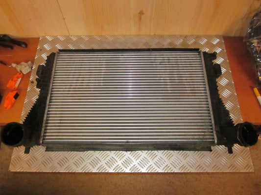 VW Touran 1T GP Køler Intercooler Med OEM Nr. Ophugger Fra VW Ophugger
