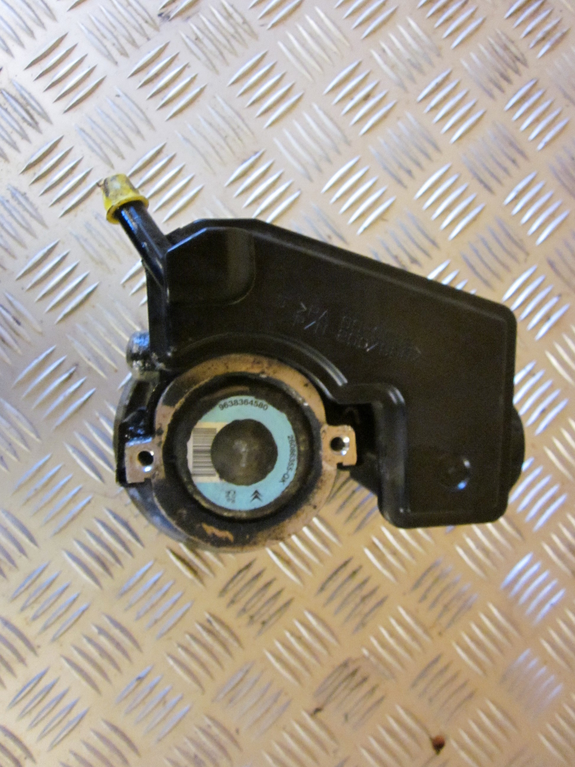Peugeot 206 Servopumpe Med OEM Nr. 9638364580 Fra Peugeot Ophugger