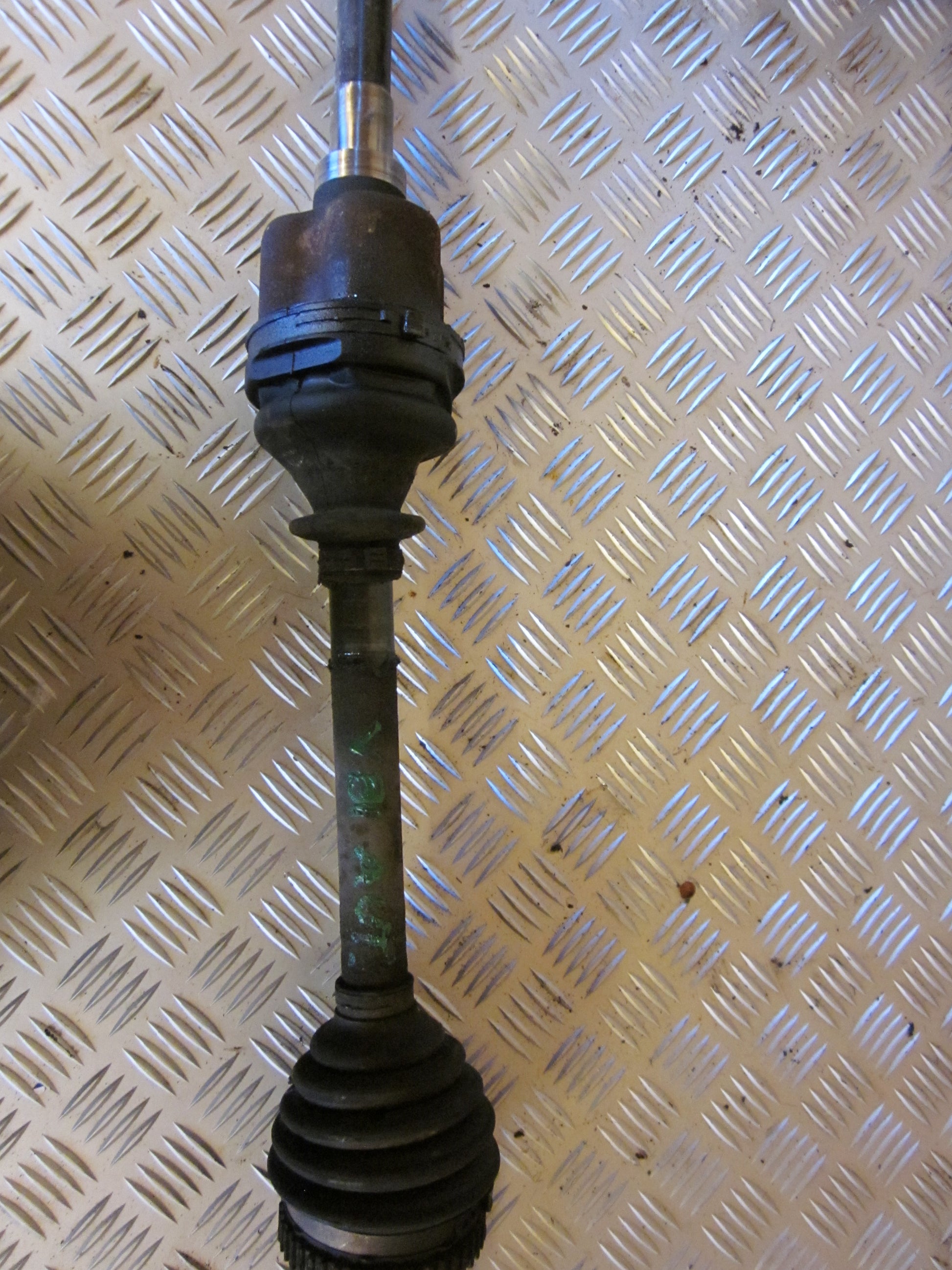 Ford Mondeo 2 Trækaksel For V Med OEM Nr. 96BG3B437ACB Fra Ford Ophugger