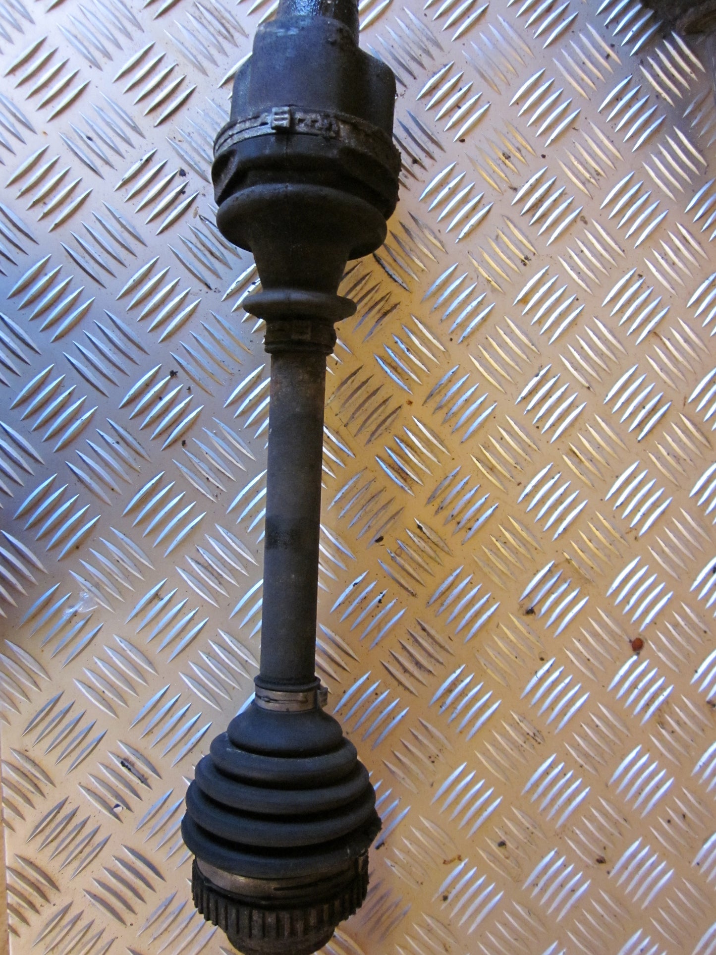 Ford Mondeo 2 Trækaksel For H Med OEM Nr. Ophugger Fra Ford Ophugger