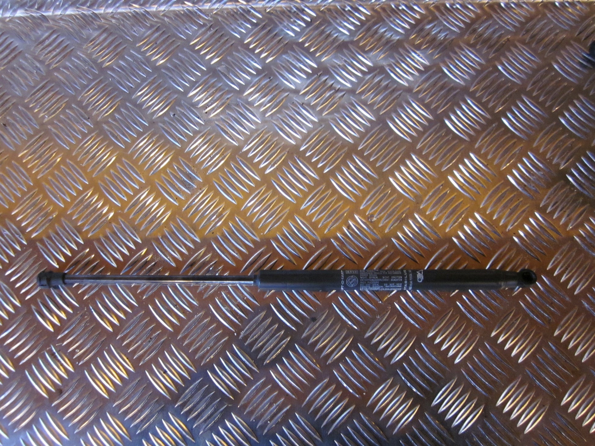 Fiat Grande Punto Bagklapsdæmper Med OEM Nr. Ophugger Fra Fiat Ophugger