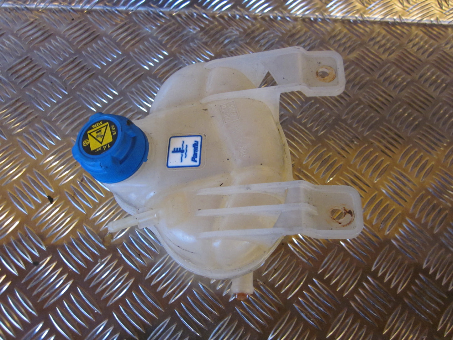 Fiat Grande Punto Ekspansionsbehold Med OEM Nr. Ophugger Fra Fiat Ophugger