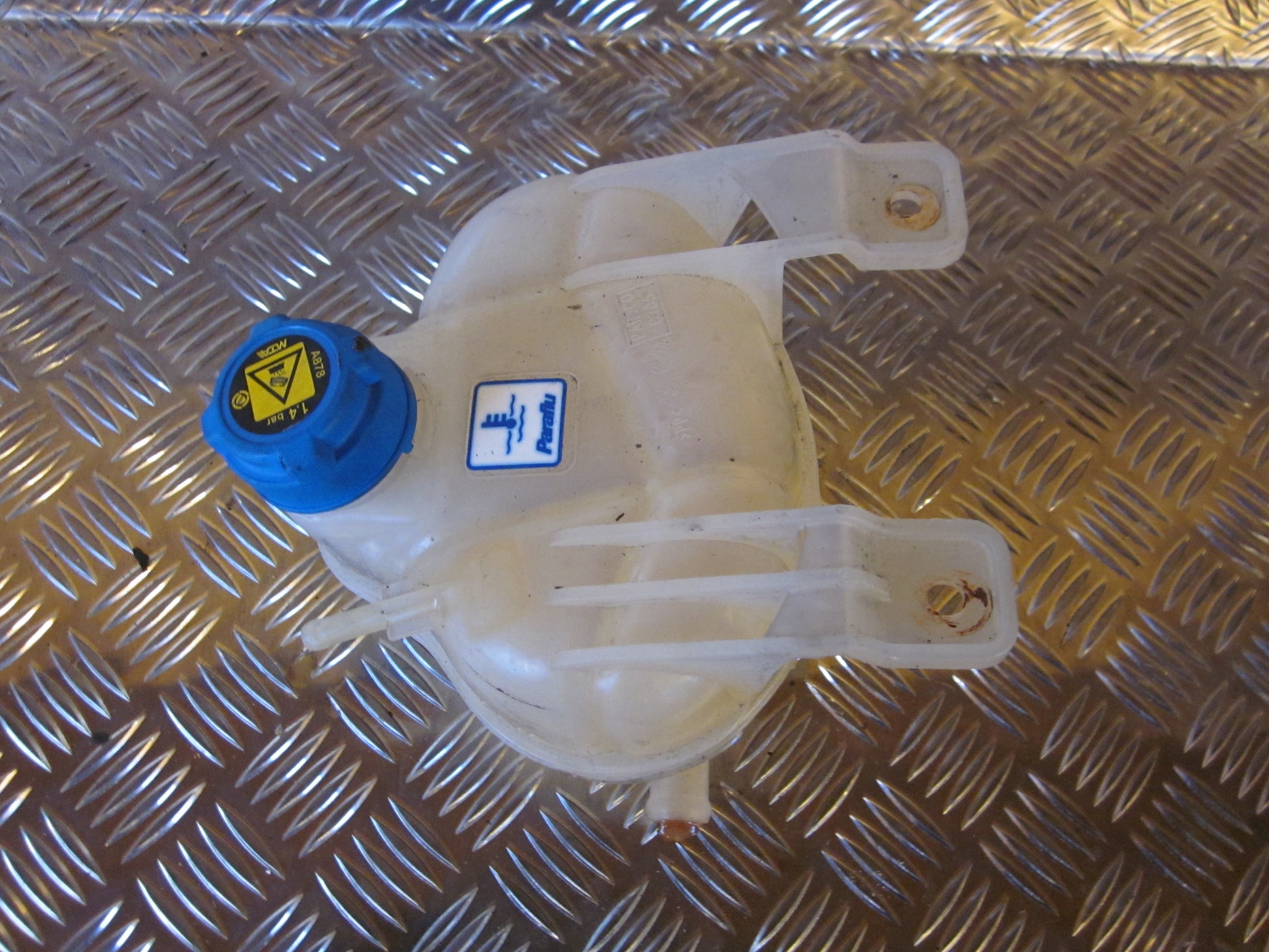 Fiat Grande Punto Ekspansionsbehold Med OEM Nr. Ophugger Fra Fiat Ophugger