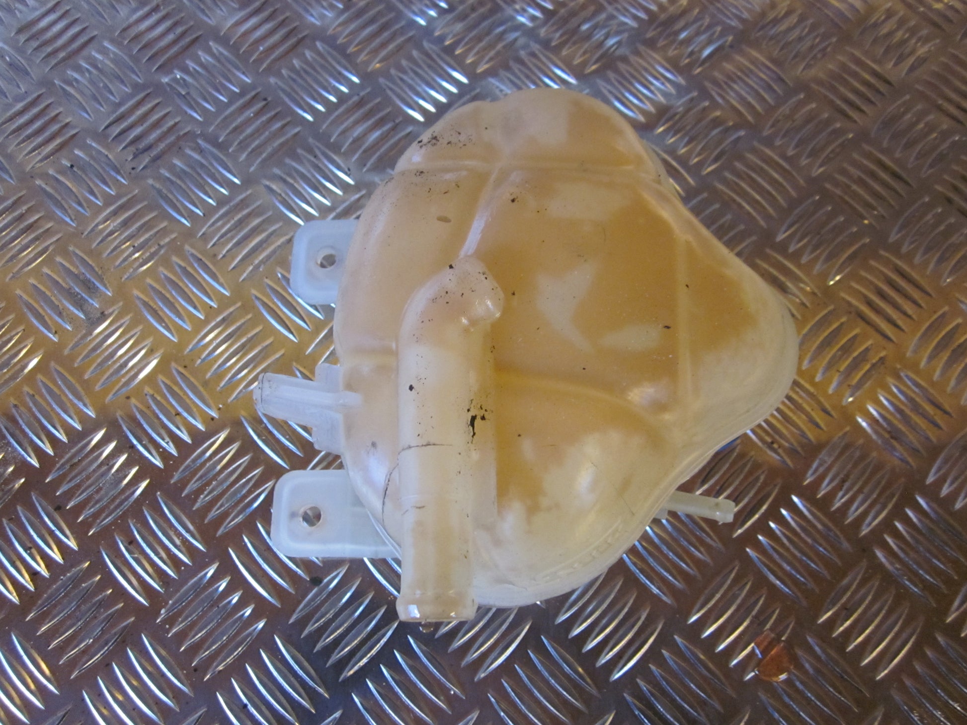 Fiat Grande Punto Ekspansionsbehold Med OEM Nr. Ophugger Fra Fiat Ophugger