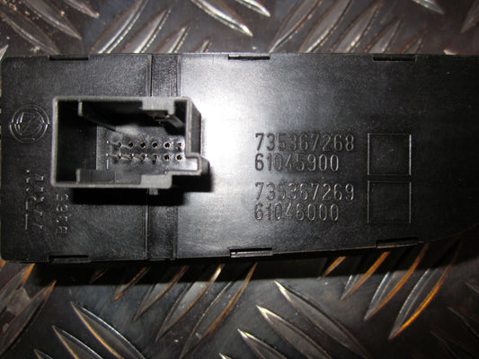 Fiat Grande Punto Kontakt Lygtejustering Med OEM Nr. Ophugger Fra Fiat Ophugger