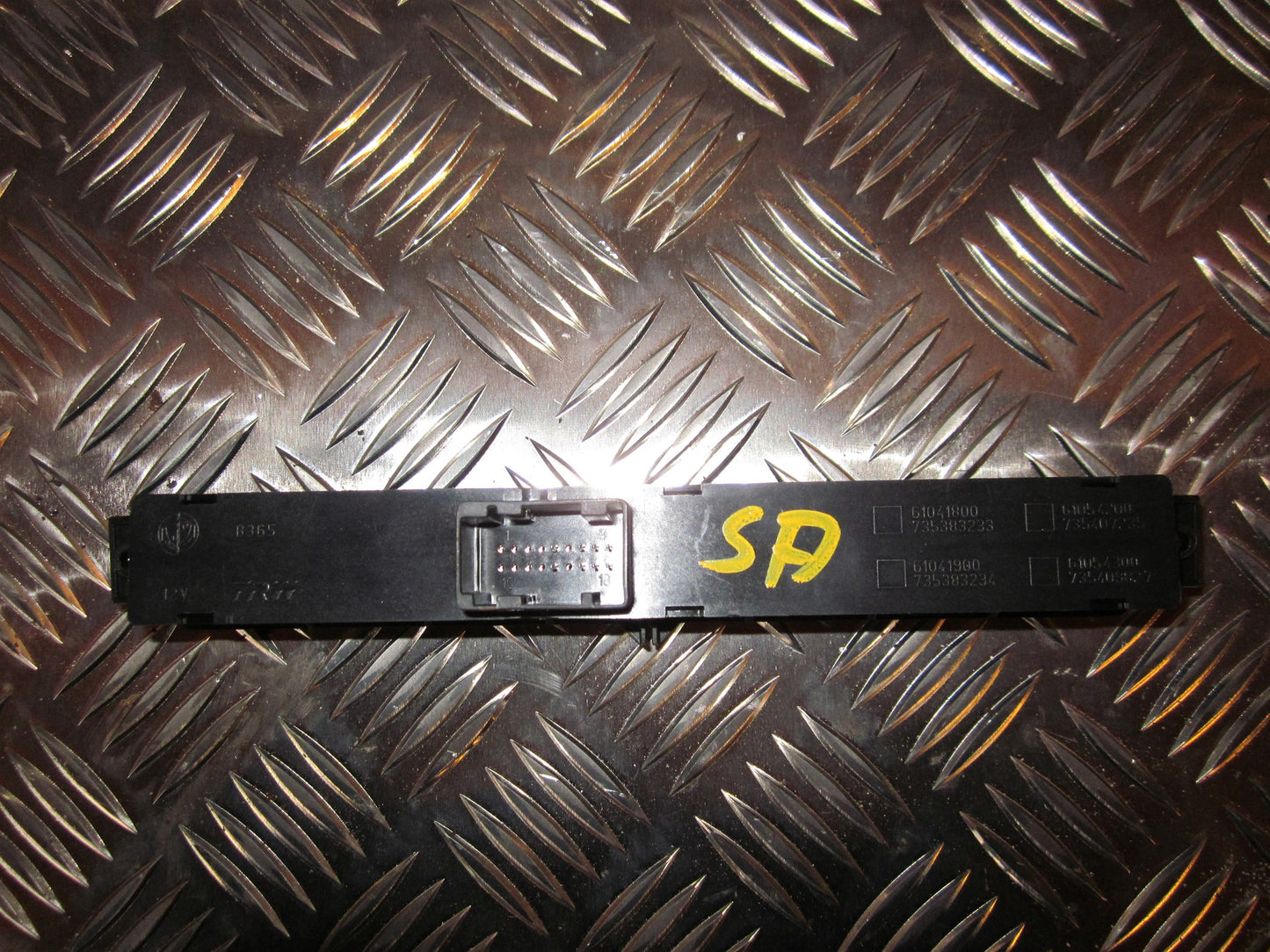 Fiat Grande Punto Kontakt Katastrofe Med OEM Nr. Ophugger Fra Fiat Ophugger