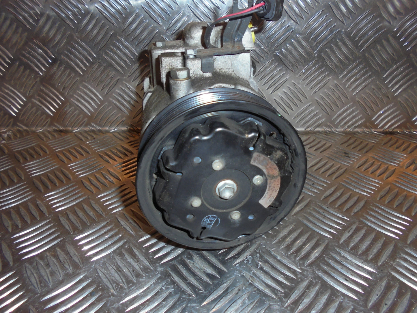 VW Polo 9N Aircondition Pumpe Med OEM Nr. 6Q0820803G Fra VW Ophugger