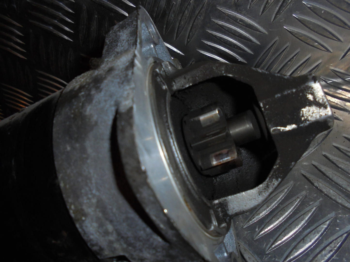 Mazda 323 C 3D BA13 Starter Med OEM Nr. B50518400 Fra Mazda Ophugger