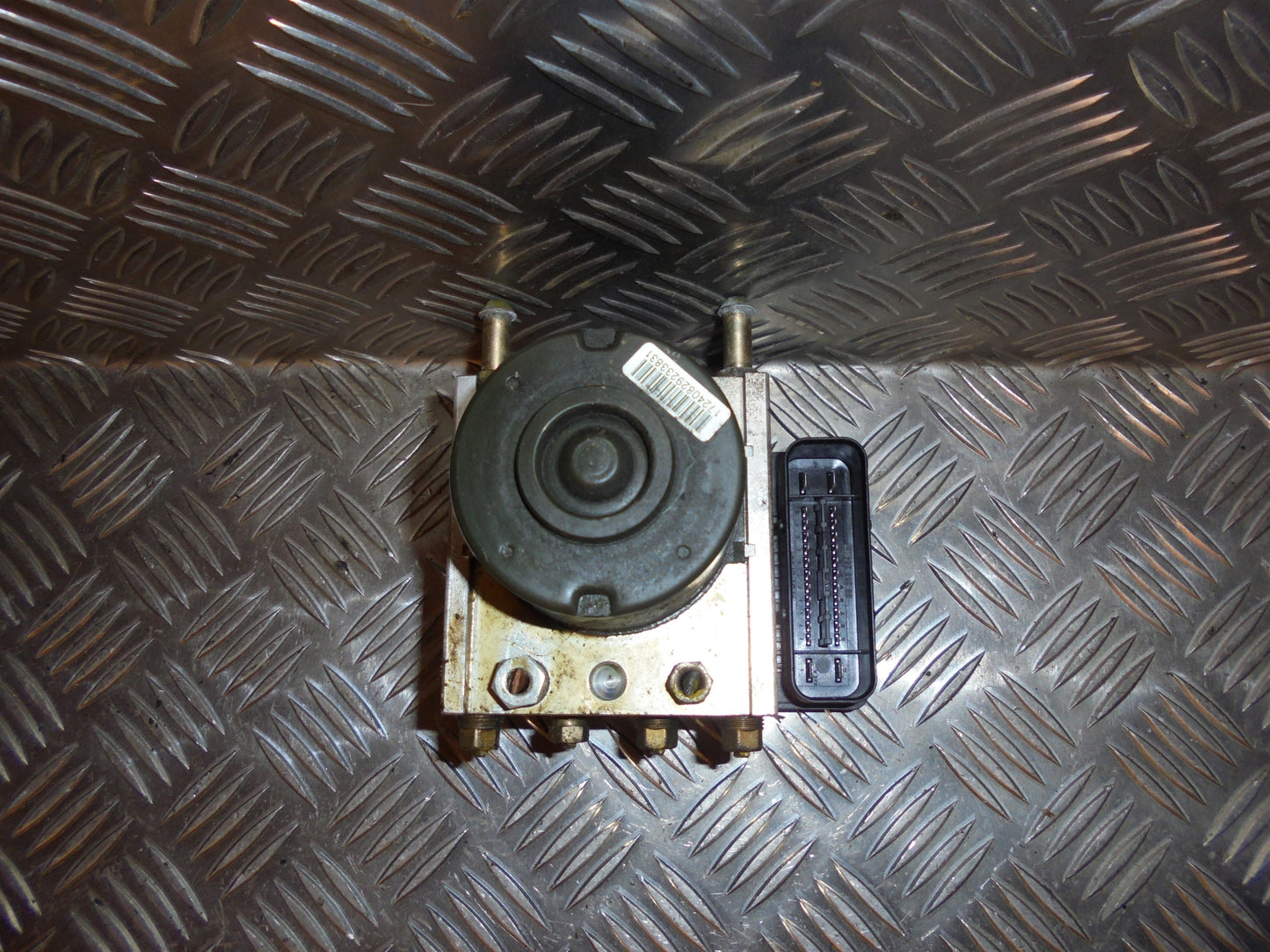 Opel Agila A Abs Pumpe Med OEM Nr. 9214379 Fra Opel Ophugger