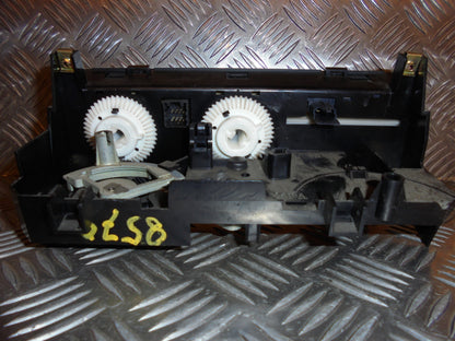 Peugeot 406 Varmeregulering Med OEM Nr. Ophugger Fra Peugeot Ophugger