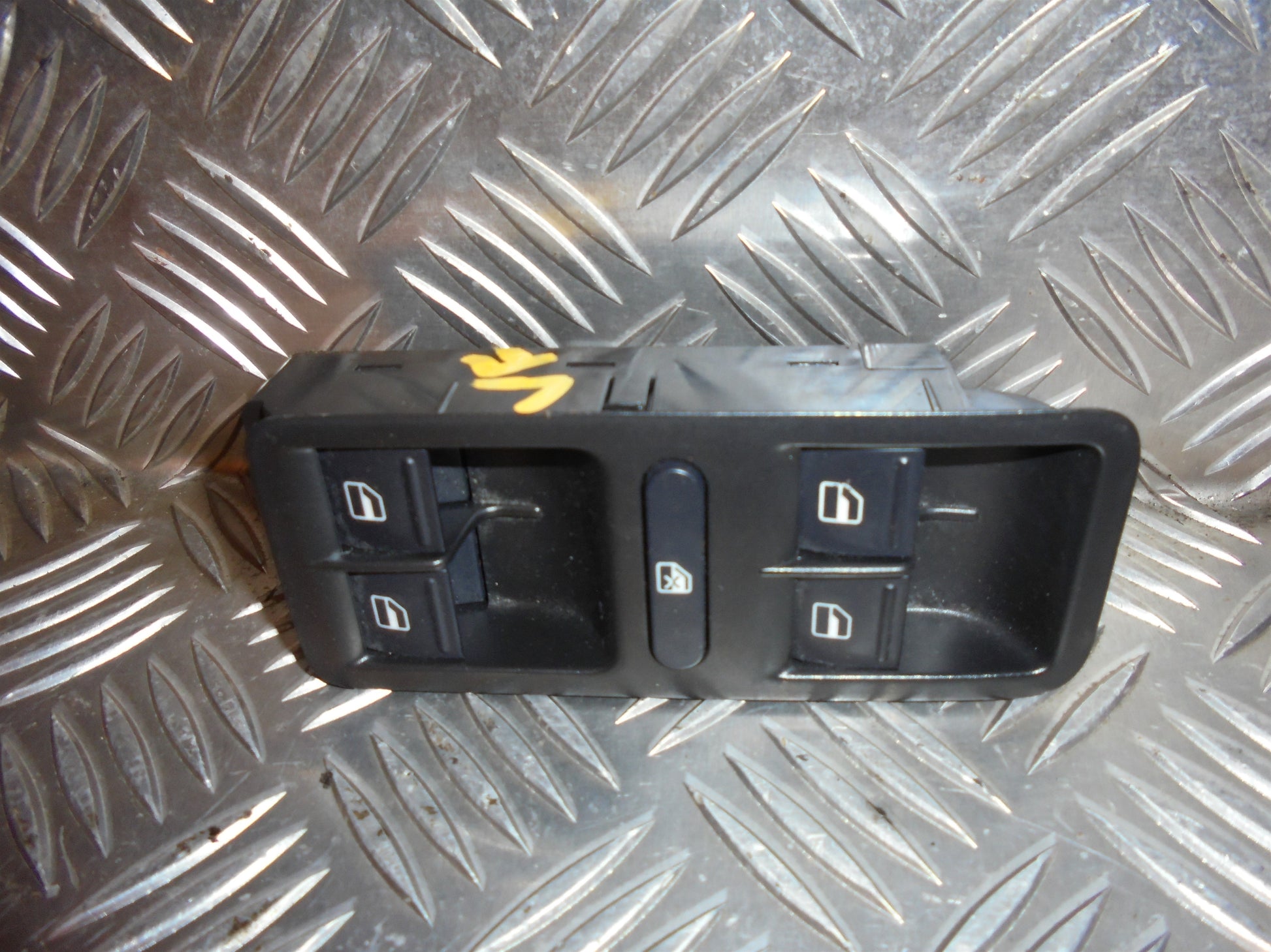 VW Polo 6R Kontakt Rudehejs Med OEM Nr. 6R0867255D Fra VW Ophugger