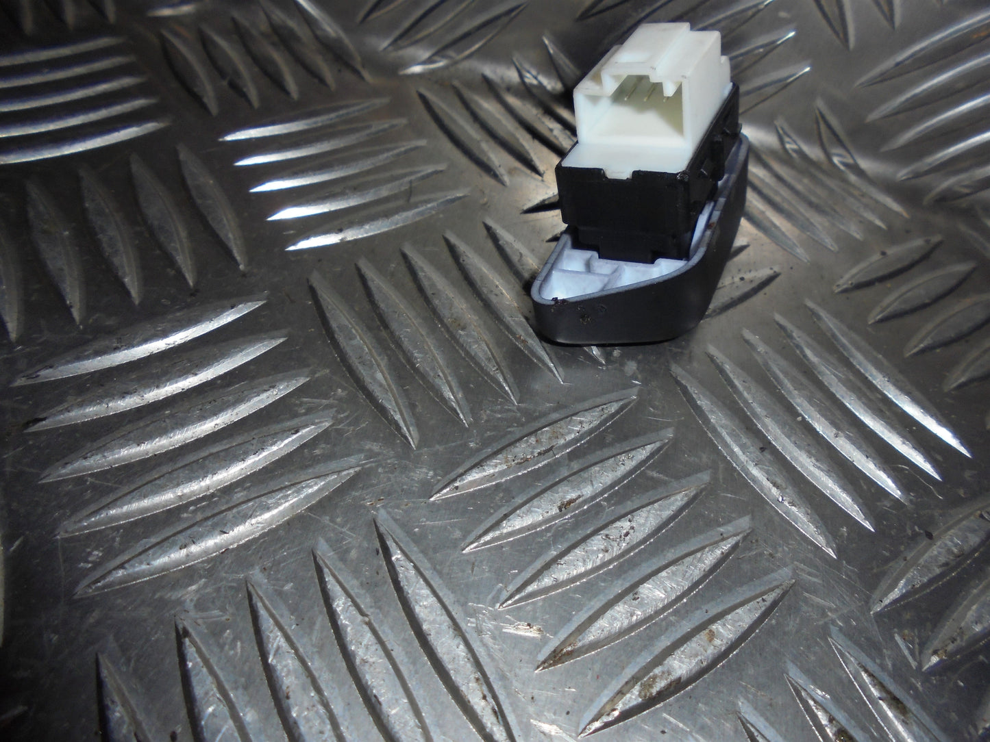 VW Polo 6R Dørkontakt  Med OEM Nr. 6R1962125A Fra VW Ophugger