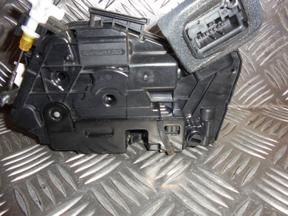 VW Polo 6R Dørlås Med OEM Nr. 5K4839016L Fra VW Ophugger