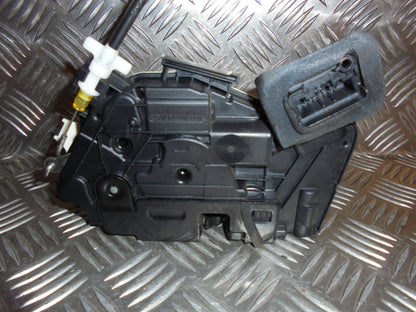 VW Polo 6R Dørlås Med OEM Nr. 5K1837016A Fra VW Ophugger