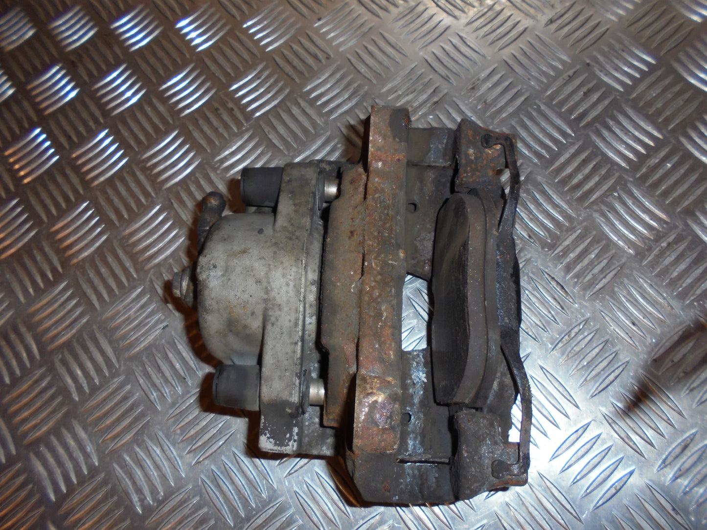 Opel Vectra C Bremsekaliber HF Med OEM Nr. Ophugger Fra Opel Ophugger