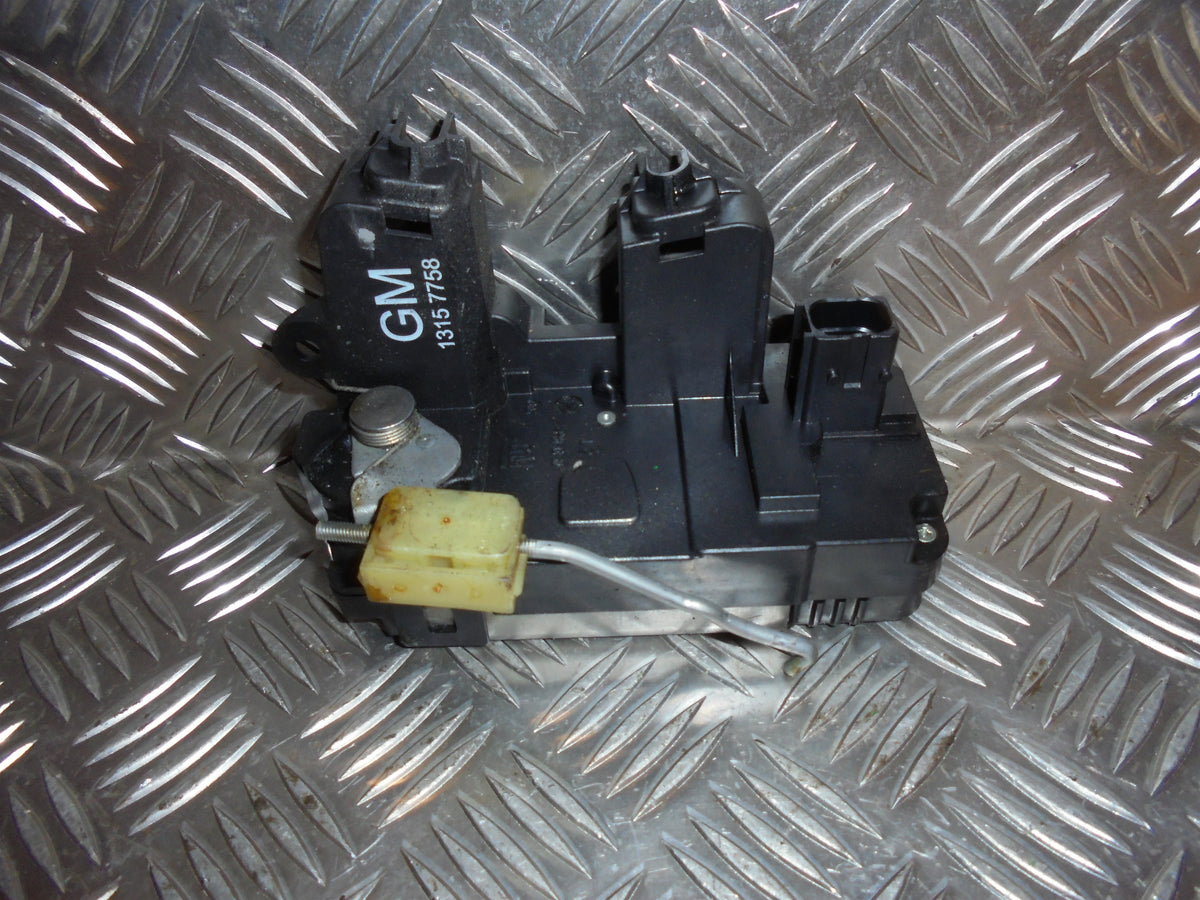 Opel Vectra C Dørlås Med OEM Nr. 13157758 Fra Opel Ophugger