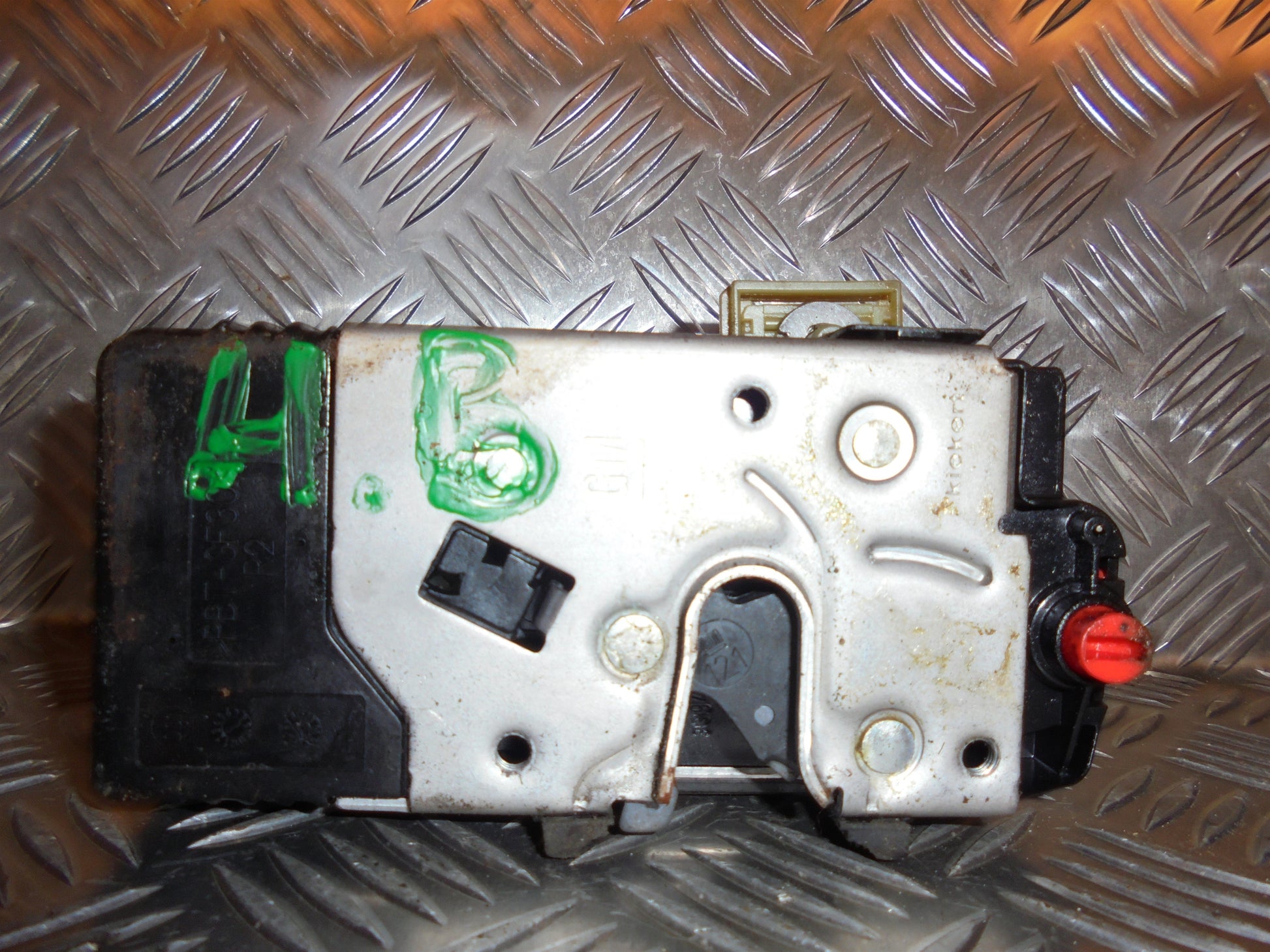 Opel Vectra C Dørlås Med OEM Nr. 13157759 Fra Opel Ophugger