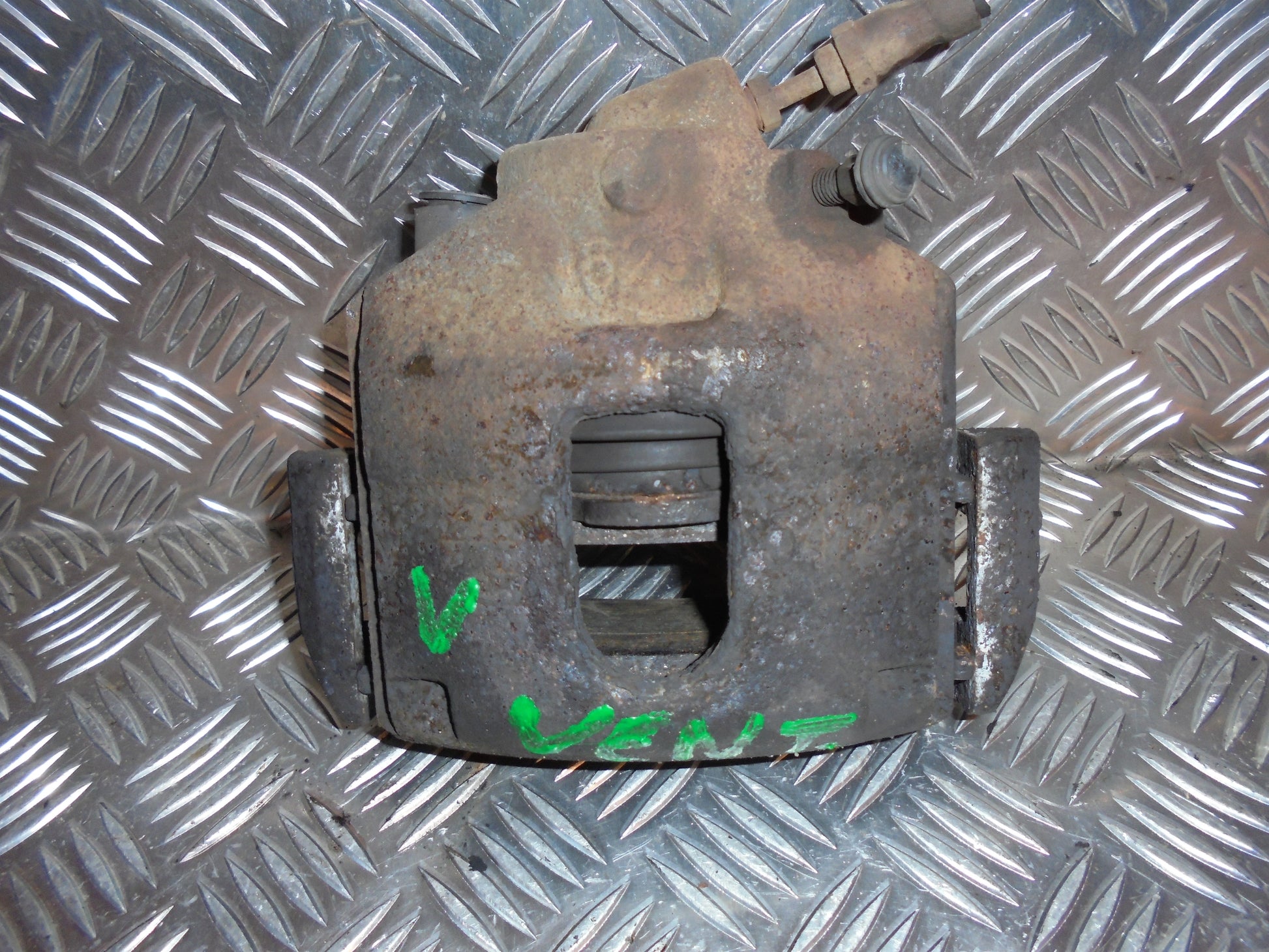 Mazda 2 ND Bremsekaliber VF Med OEM Nr. Ophugger Fra Mazda Ophugger