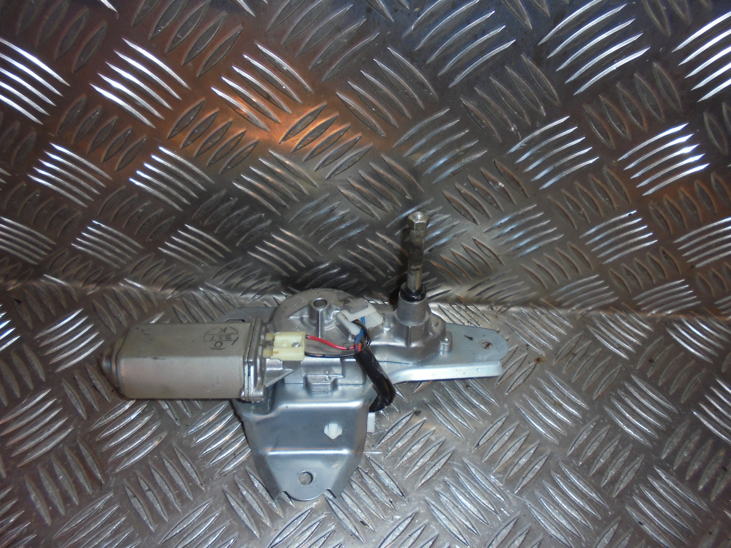 Mazda 2 ND Bagrudevisker Motor Med OEM Nr. 34376581 Fra Mazda Ophugger