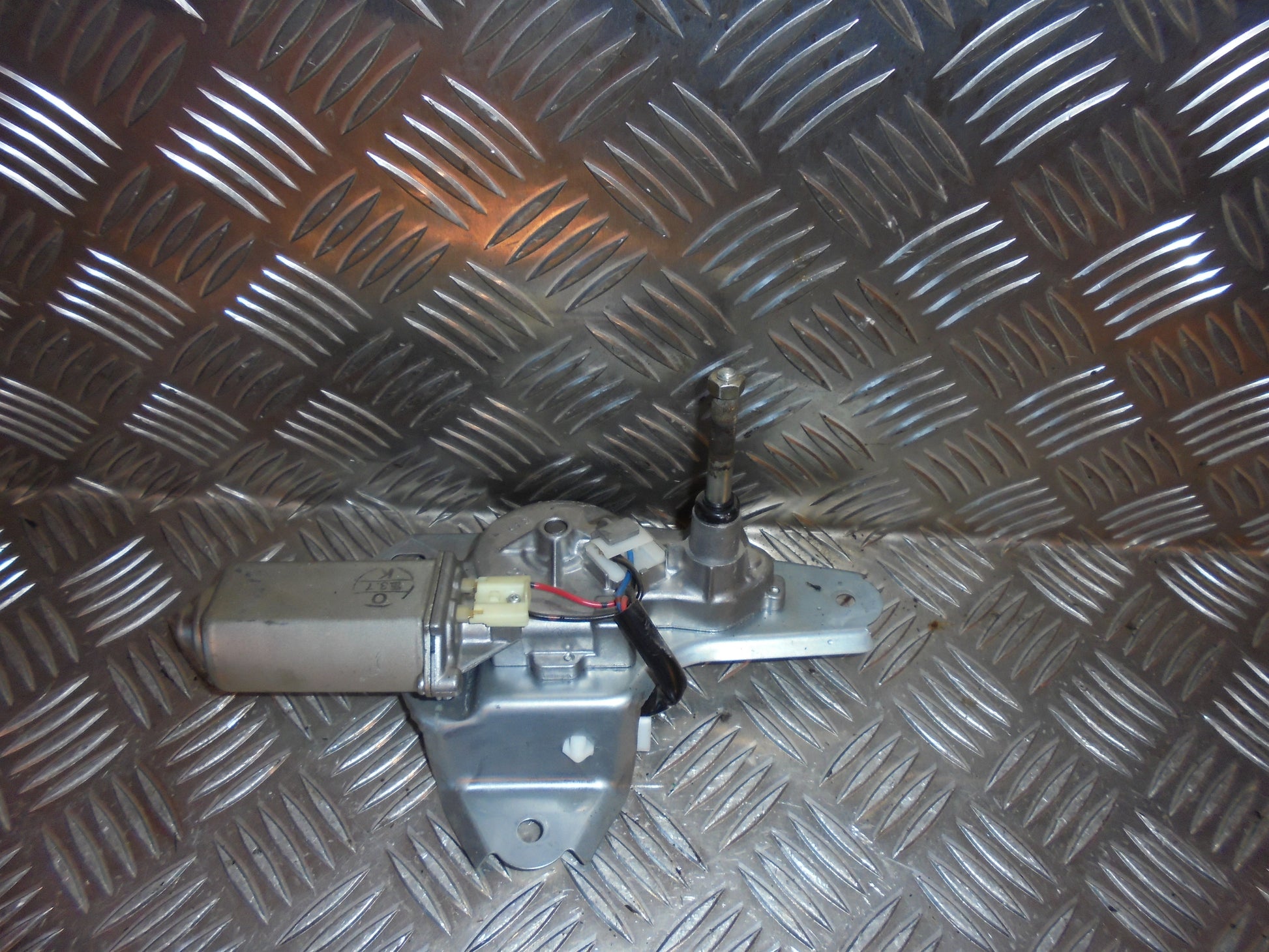 Mazda 2 ND Bagrudevisker Motor Med OEM Nr. 34376581 Fra Mazda Ophugger