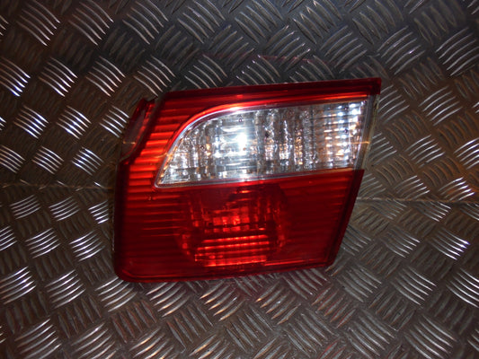 Mazda 626 GF/GW Baglygte Med OEM Nr. Ophugger Fra Mazda Ophugger