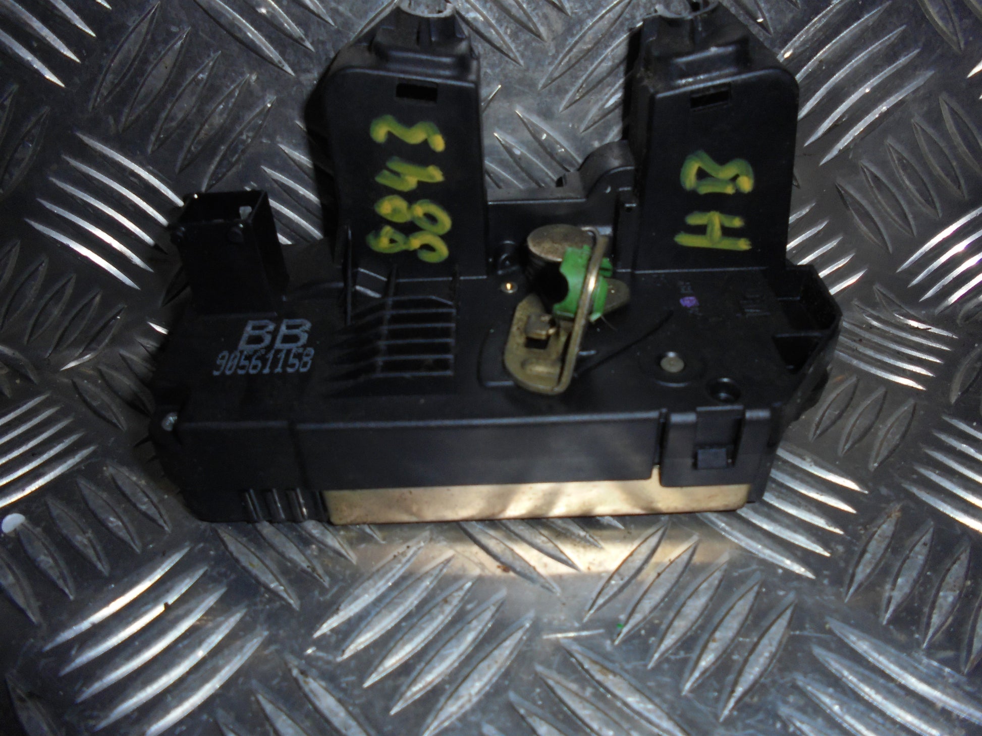 Opel Astra G Dørlås Med OEM Nr. Ophugger Fra Opel Ophugger