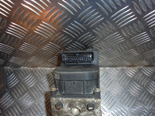 VW Passat 3B Abs Pumpe Med OEM Nr. 8E0614111 Fra VW Ophugger