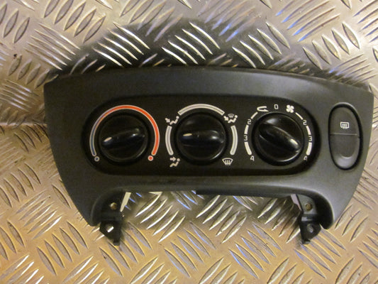 Renault Megane Varmeregulering Med OEM Nr. Ophugger Fra Renault Ophugger