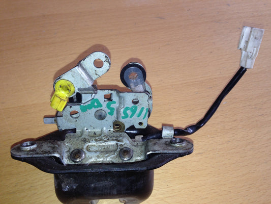Nissan Almera N16 Dørlås Med OEM Nr. Ophugger Fra Nissan Ophugger
